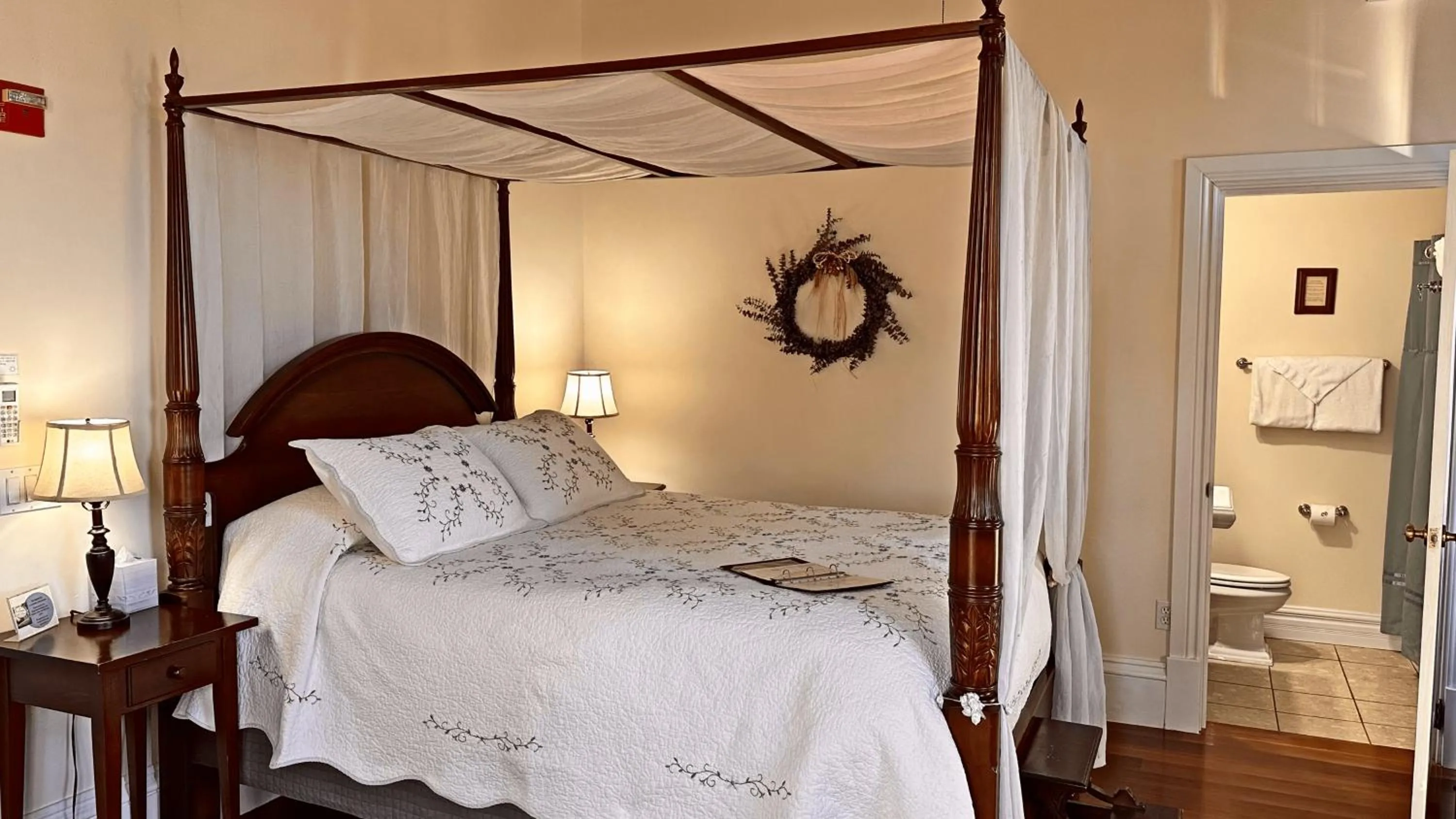Bedroom, Bed in Christopher Dodge House