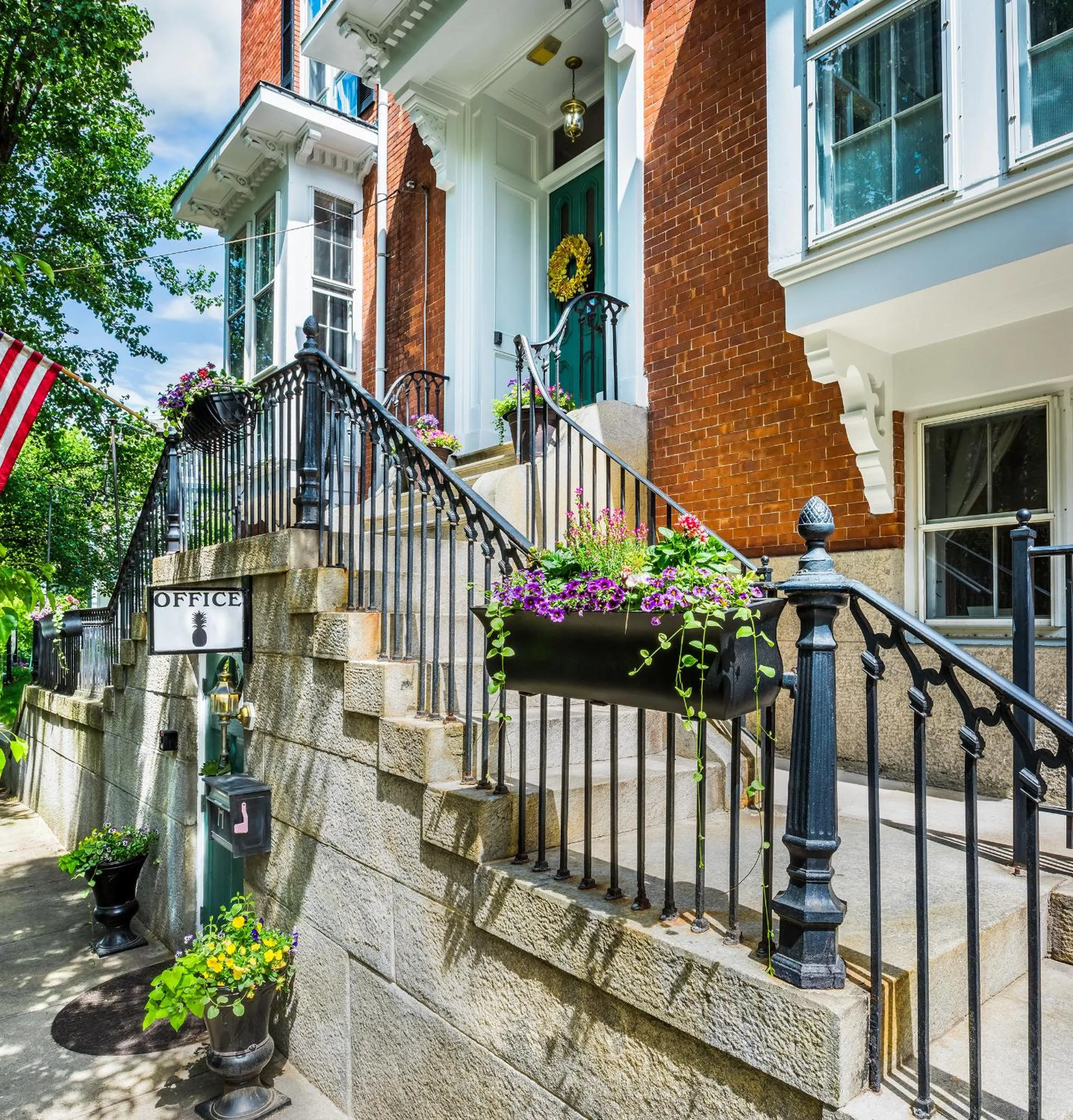 Facade/entrance in Christopher Dodge House