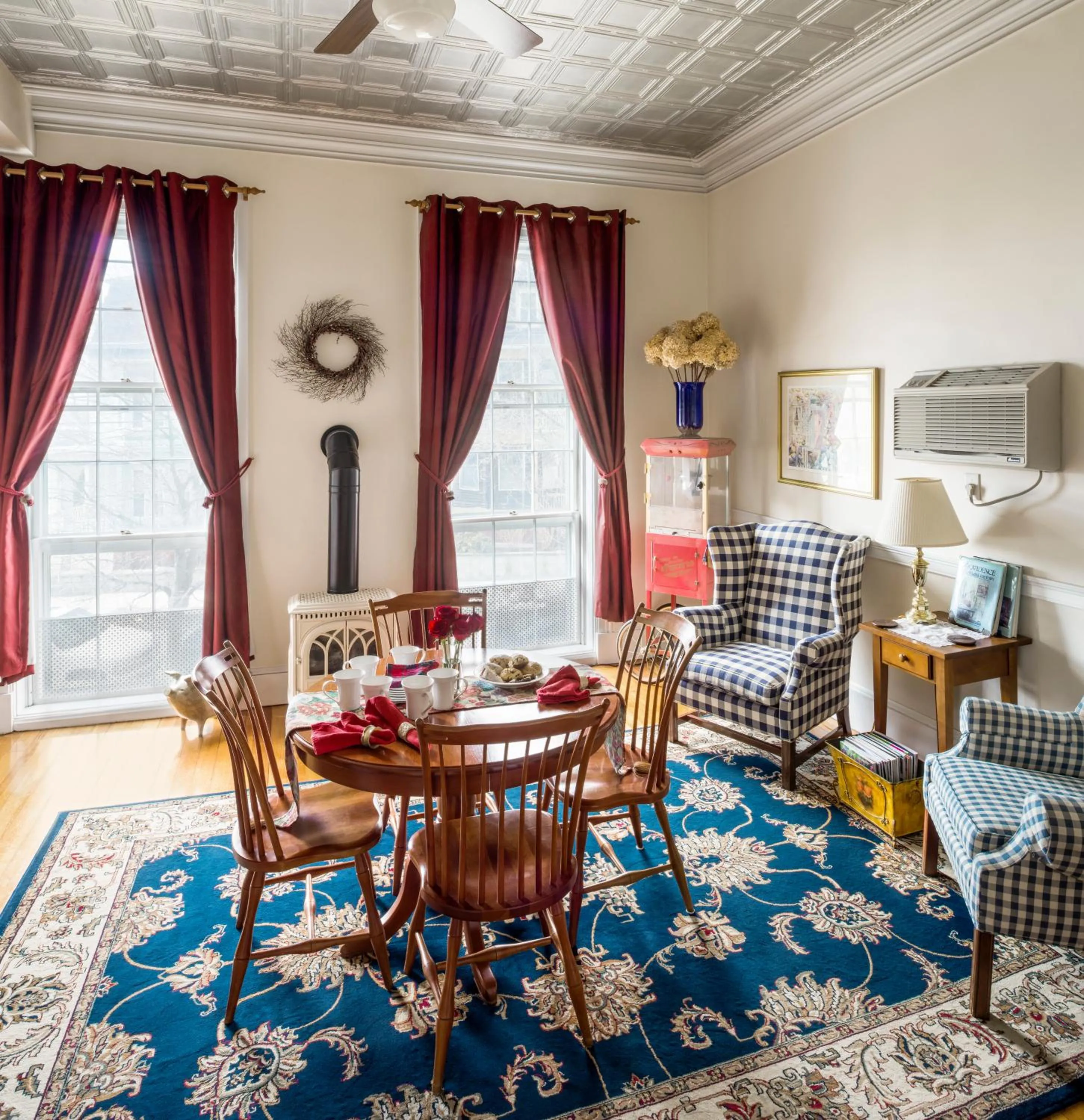 Coffee/tea facilities in Christopher Dodge House