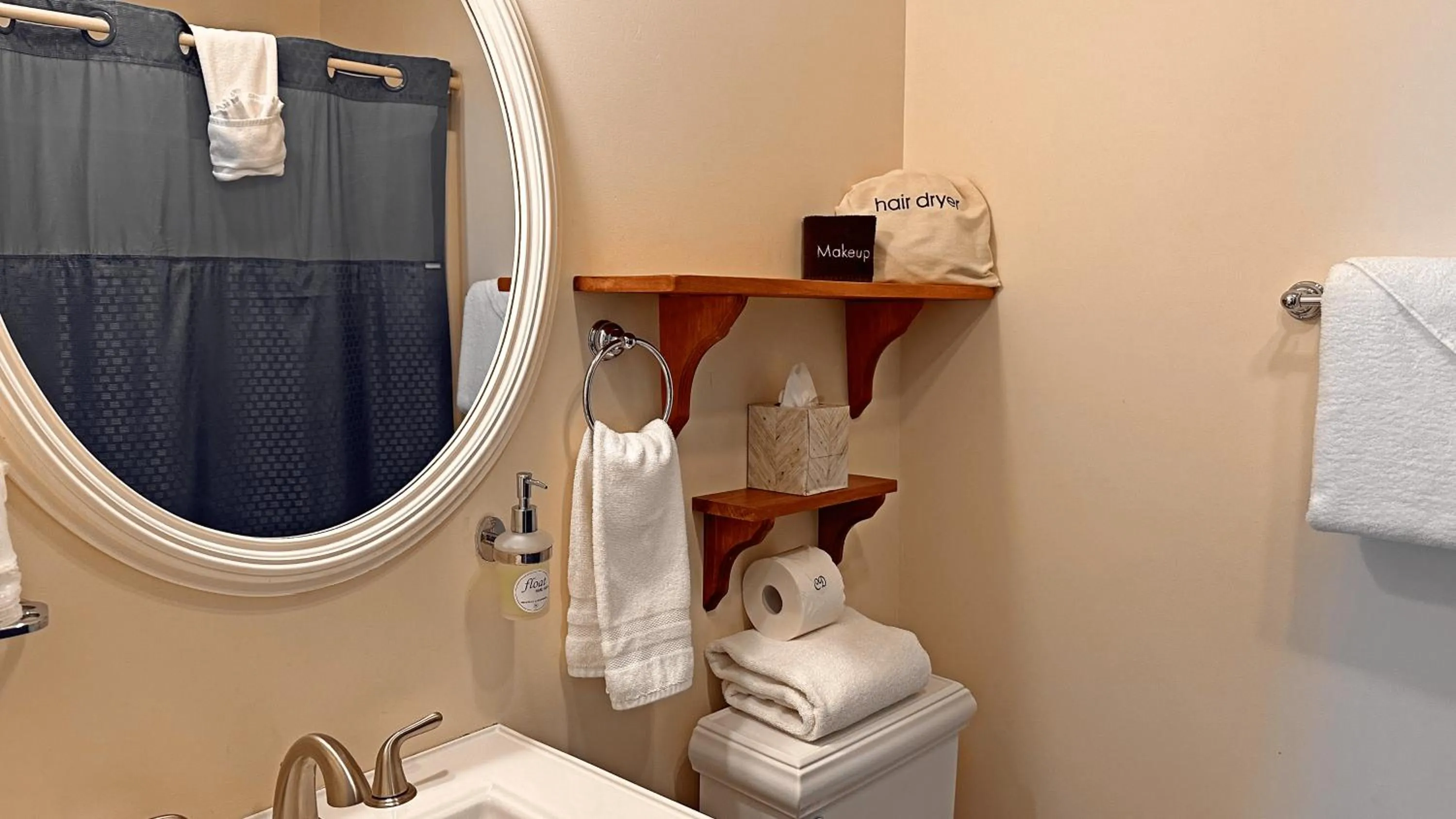 Bathroom in Christopher Dodge House