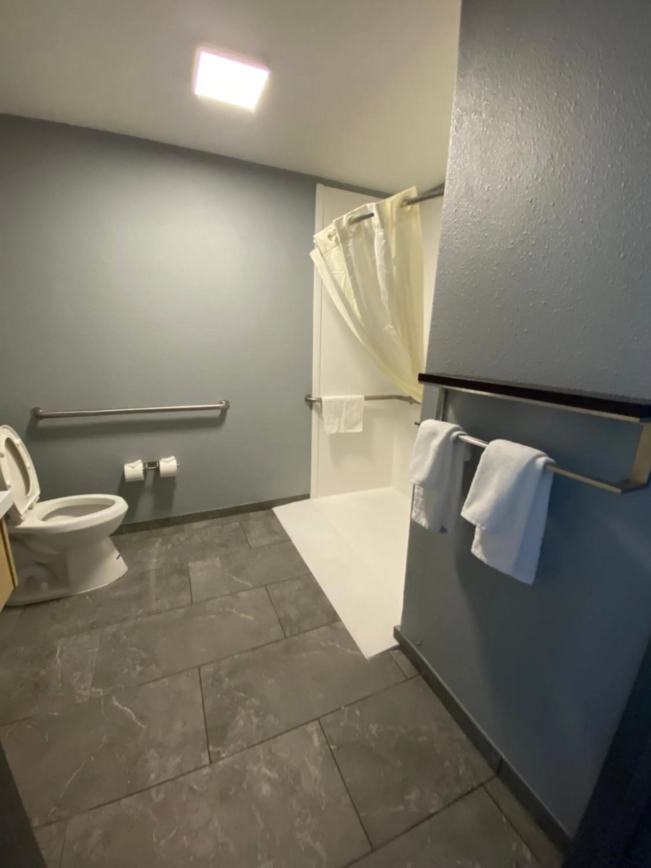 Bathroom in Stay Wise Inns of Montrose