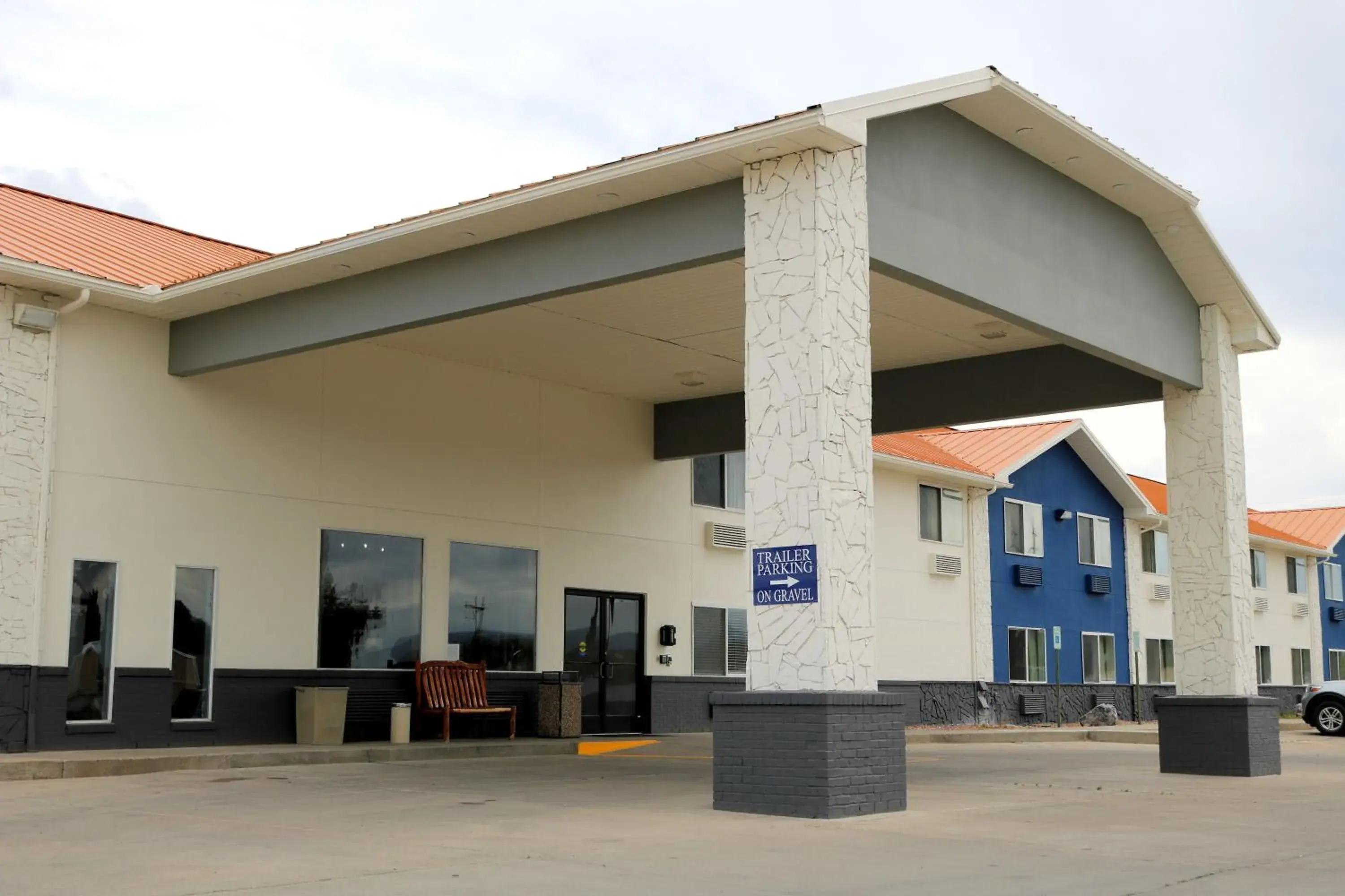 Property building in Stay Wise Inns of Montrose Property building in Stay Wise Inns of Montrose