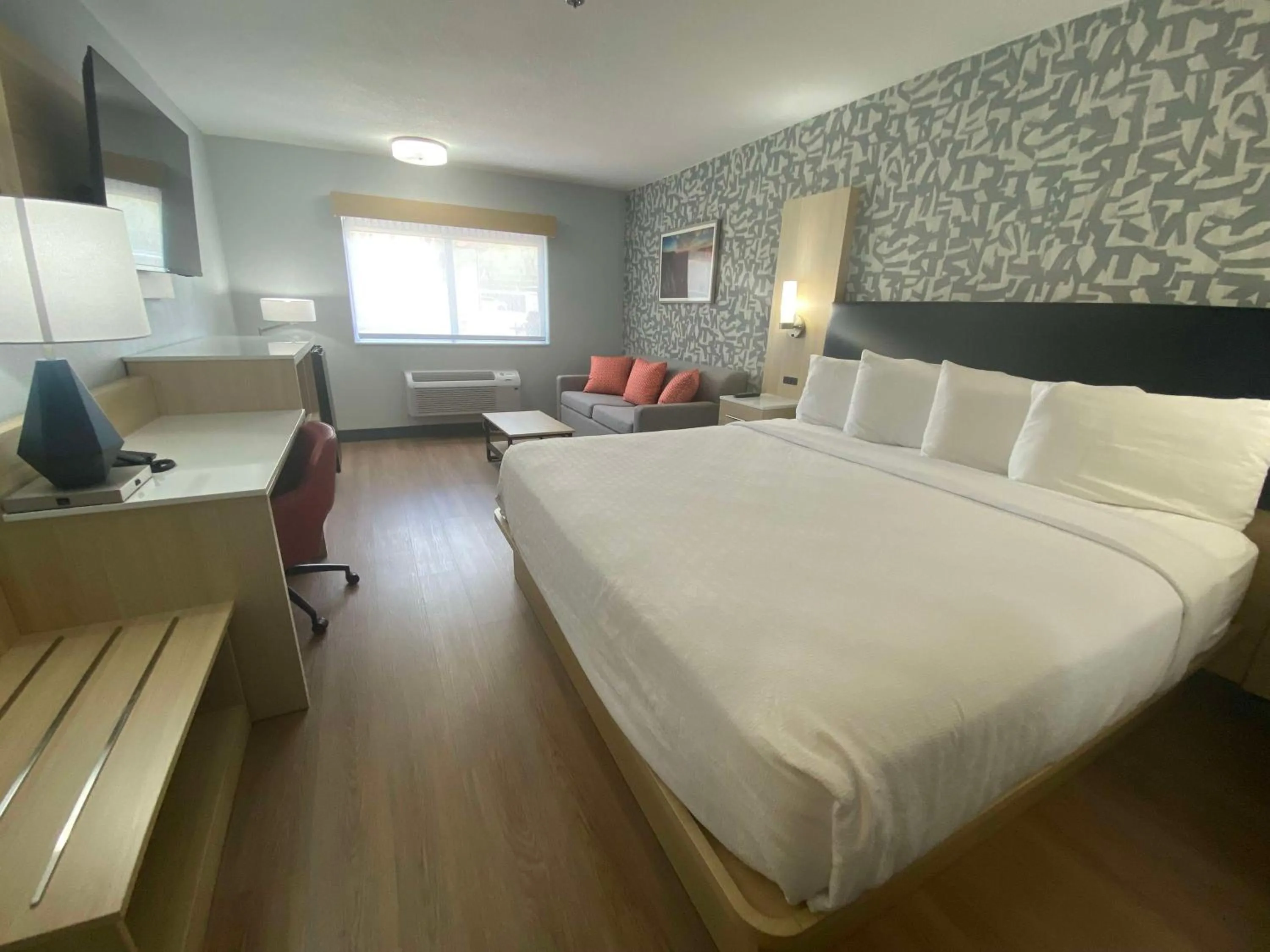 Bedroom, Bed in Best Western Montrose Inn