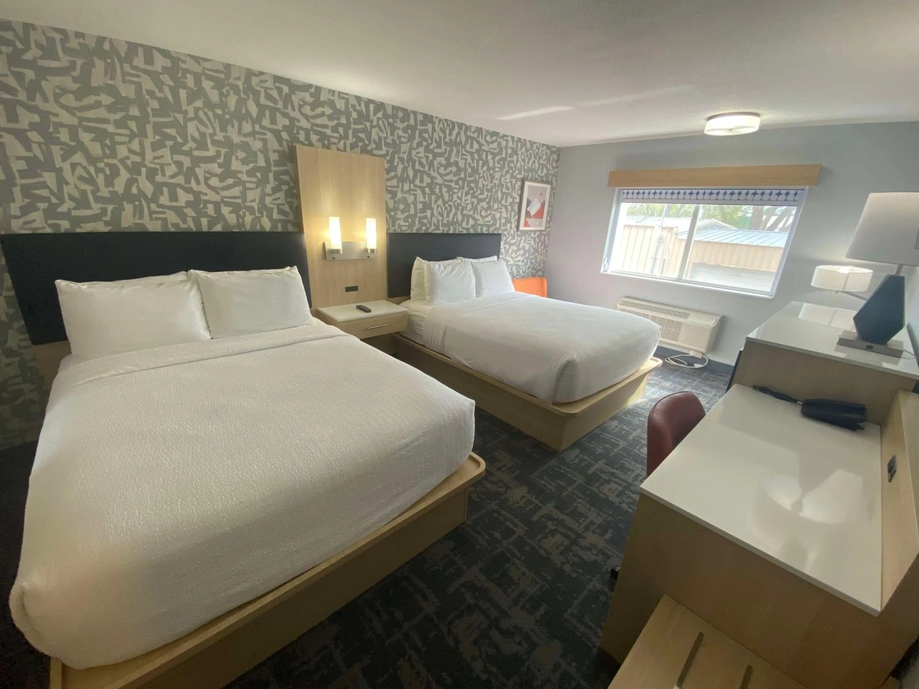 Bedroom, Bed in Best Western Montrose Inn