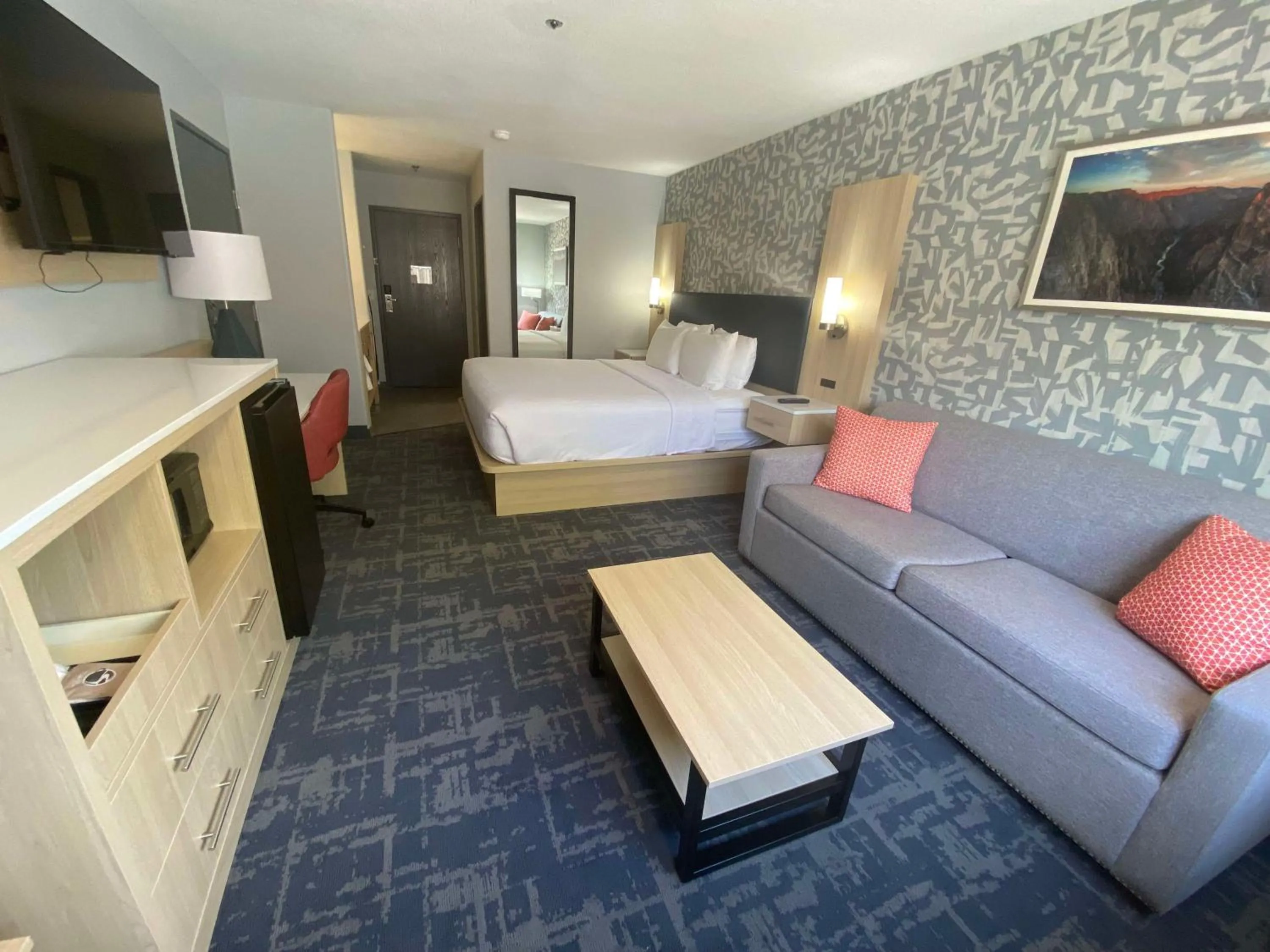 Bedroom, Bed in Best Western Montrose Inn