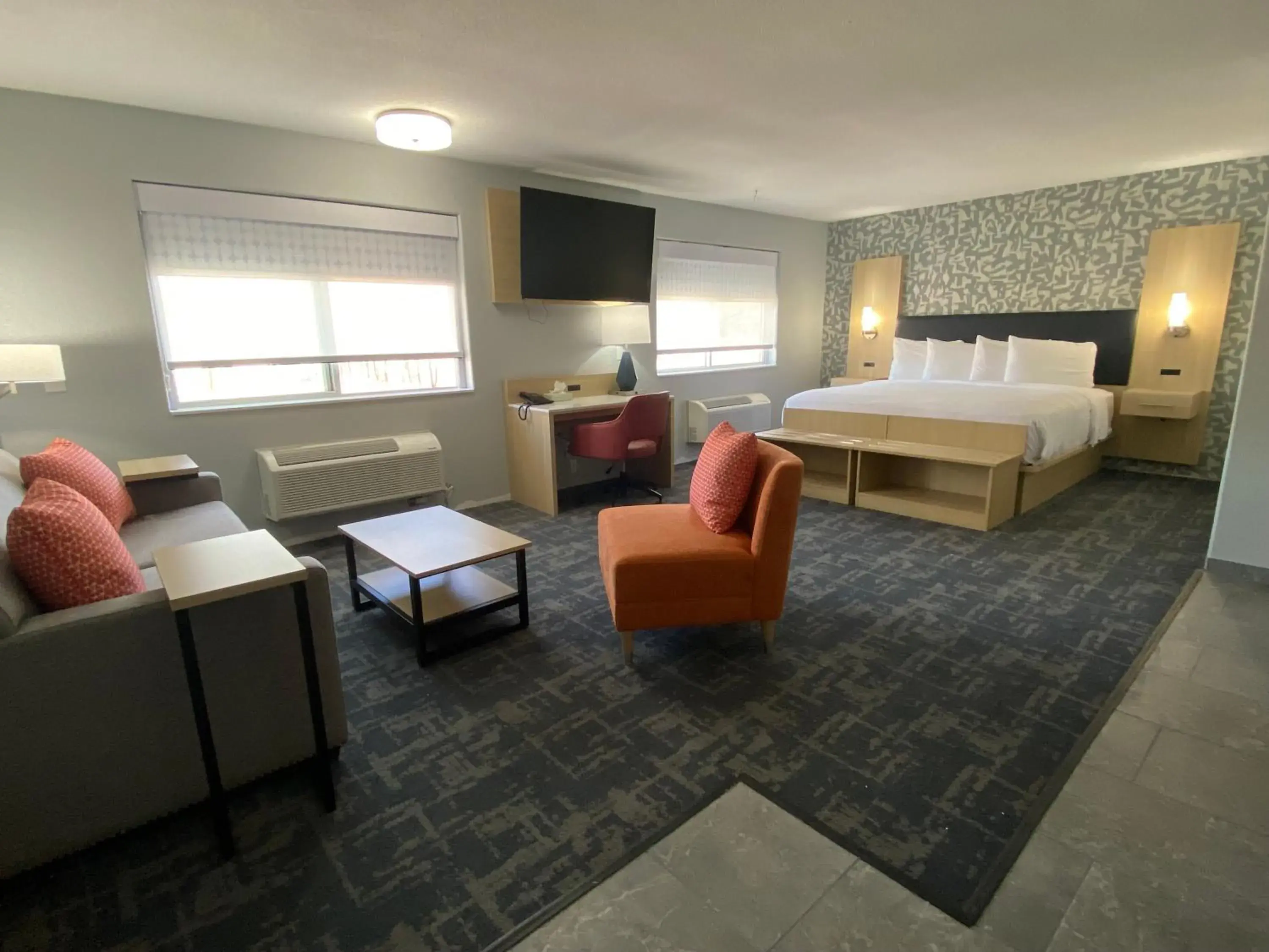 TV and multimedia, Bed in Stay Wise Inns of Montrose TV and multimedia, Bed in Stay Wise Inns of Montrose