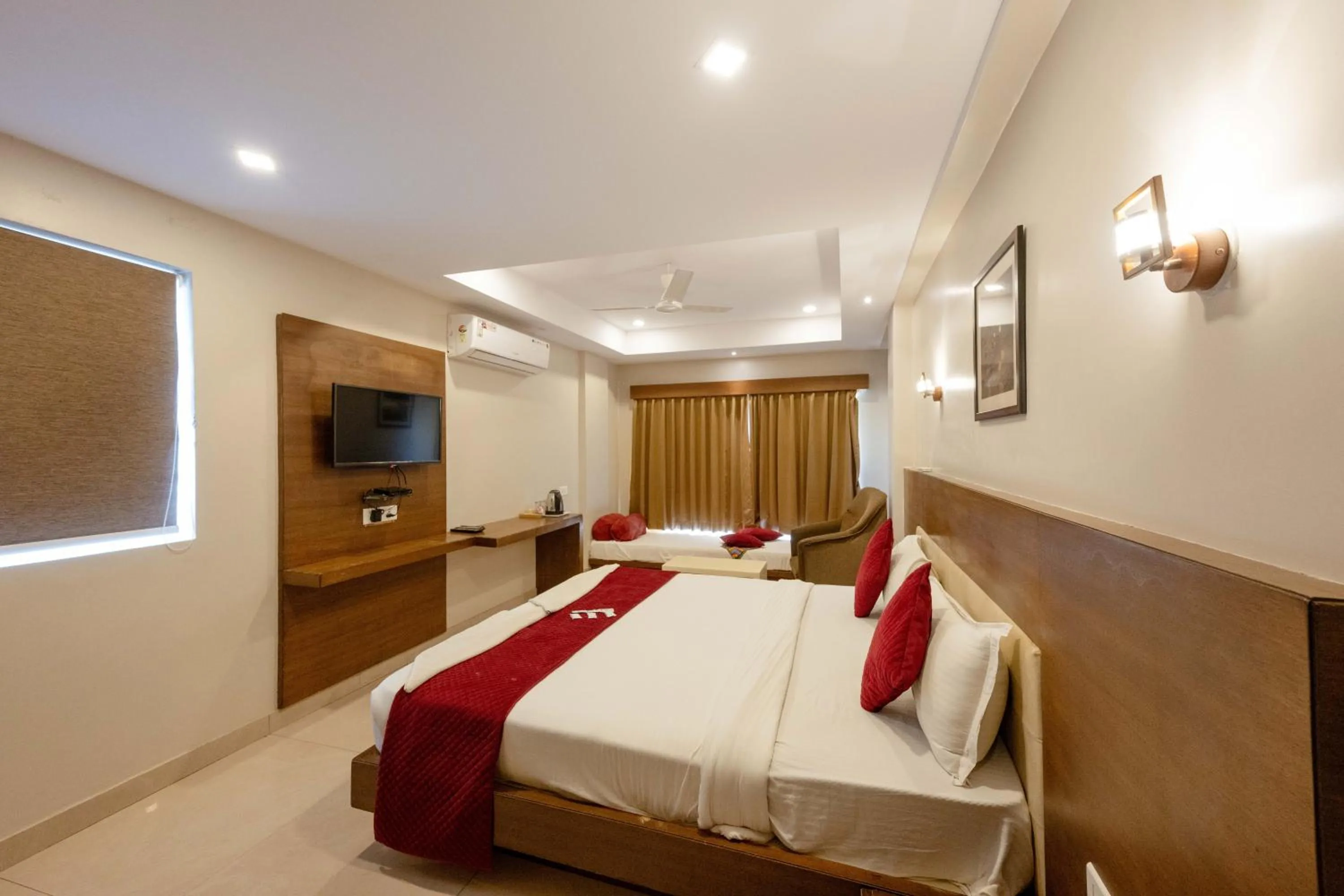 Photo of the whole room, Bed in REGALIA INN &SUITES