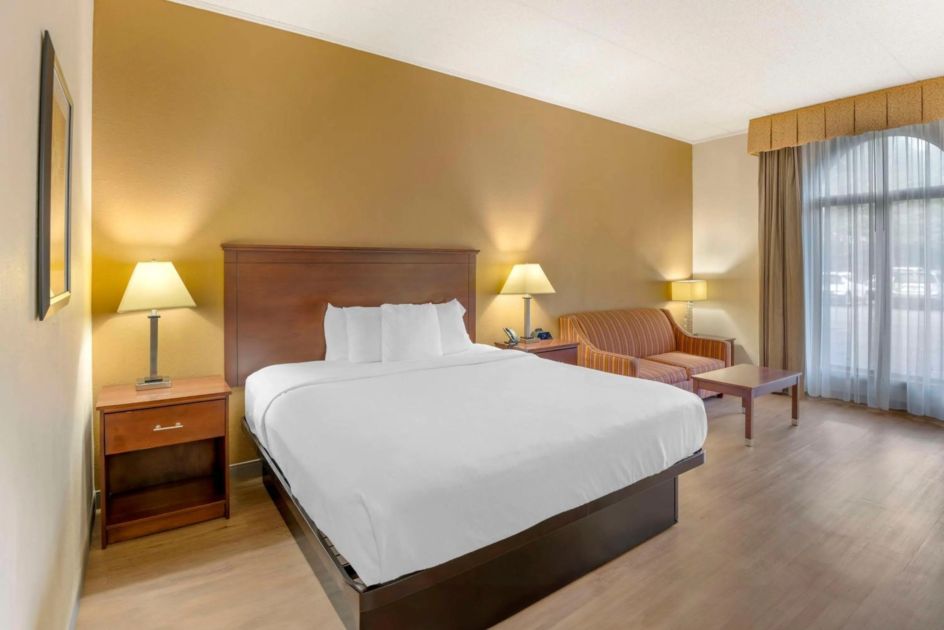 Bedroom, Bed in Best Western PLUS Governor's Inn Richmond