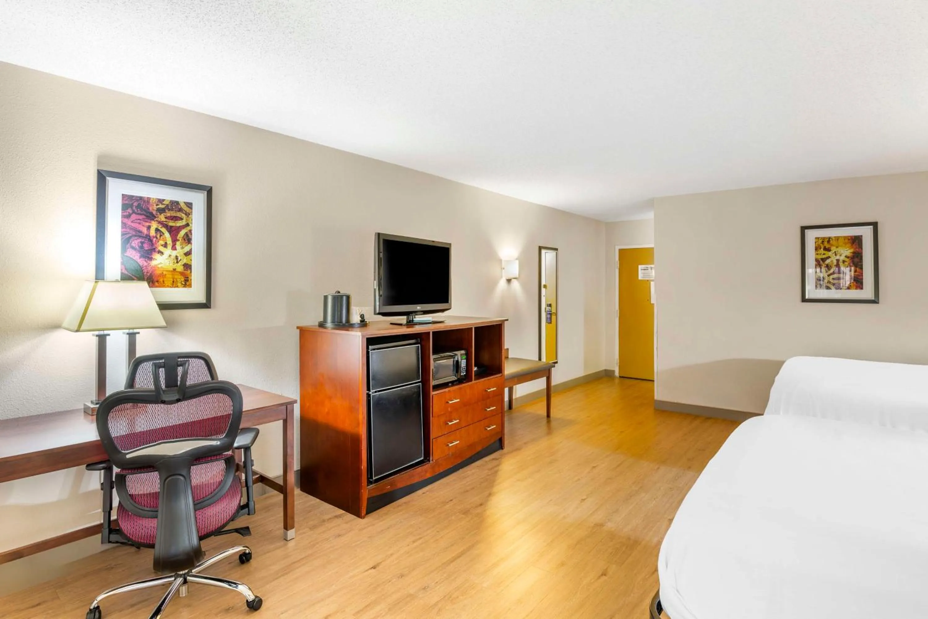Bedroom, Bed in Best Western PLUS Governor's Inn Richmond