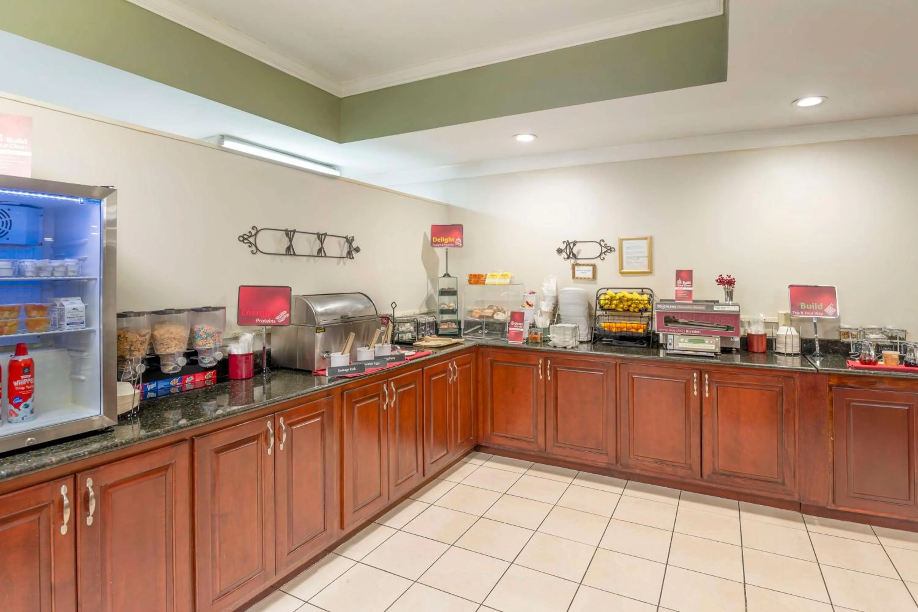 Breakfast in Best Western PLUS Governor's Inn Richmond