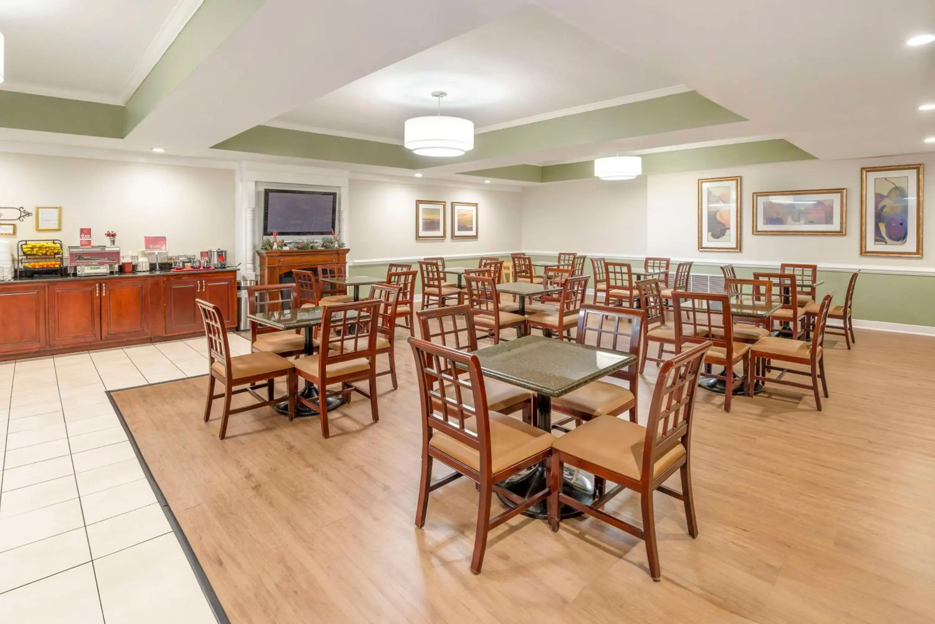 Breakfast in Best Western PLUS Governor's Inn Richmond Breakfast in Best Western PLUS Governor's Inn Richmond