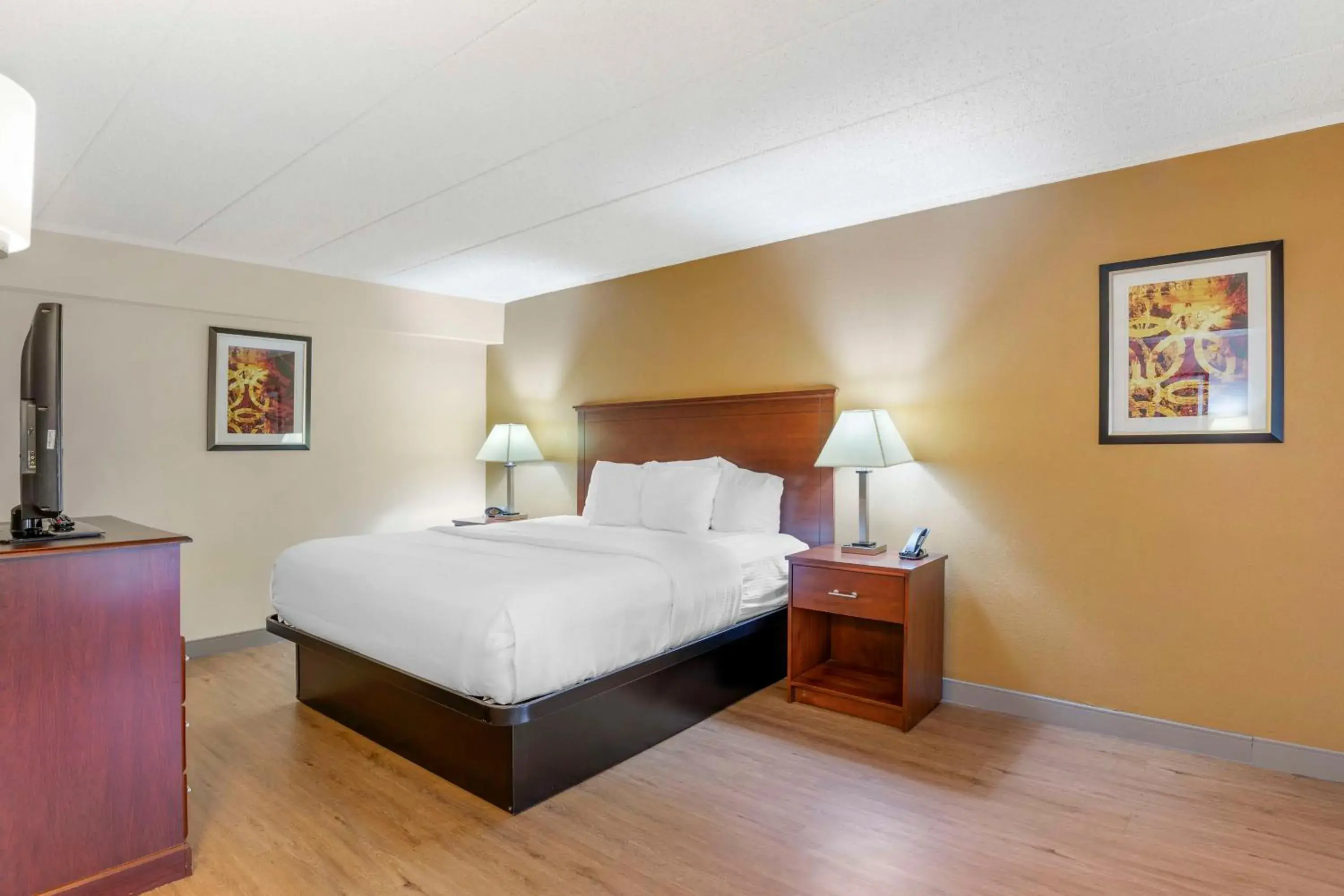 Bedroom, Bed in Best Western PLUS Governor's Inn Richmond Bedroom, Bed in Best Western PLUS Governor's Inn Richmond
