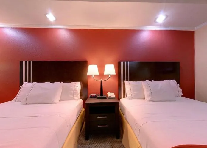 Bedroom, Bed in Americas Best Value Inn Angleton