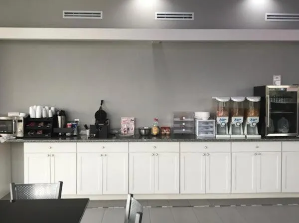 Swimming pool in Americas Best Value Inn Angleton