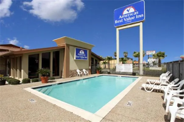 Swimming pool in Americas Best Value Inn Angleton
