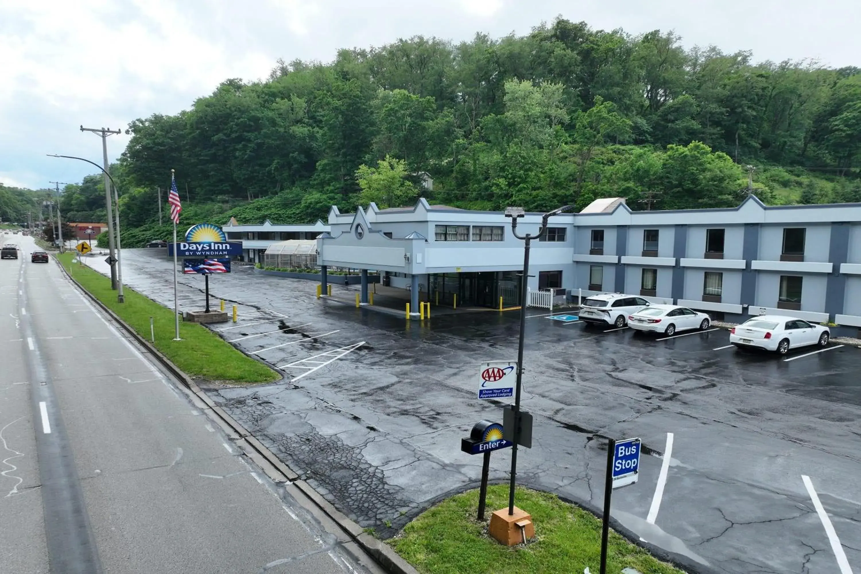 Property building in Days Inn by Wyndham Pittsburgh Property building in Days Inn by Wyndham Pittsburgh