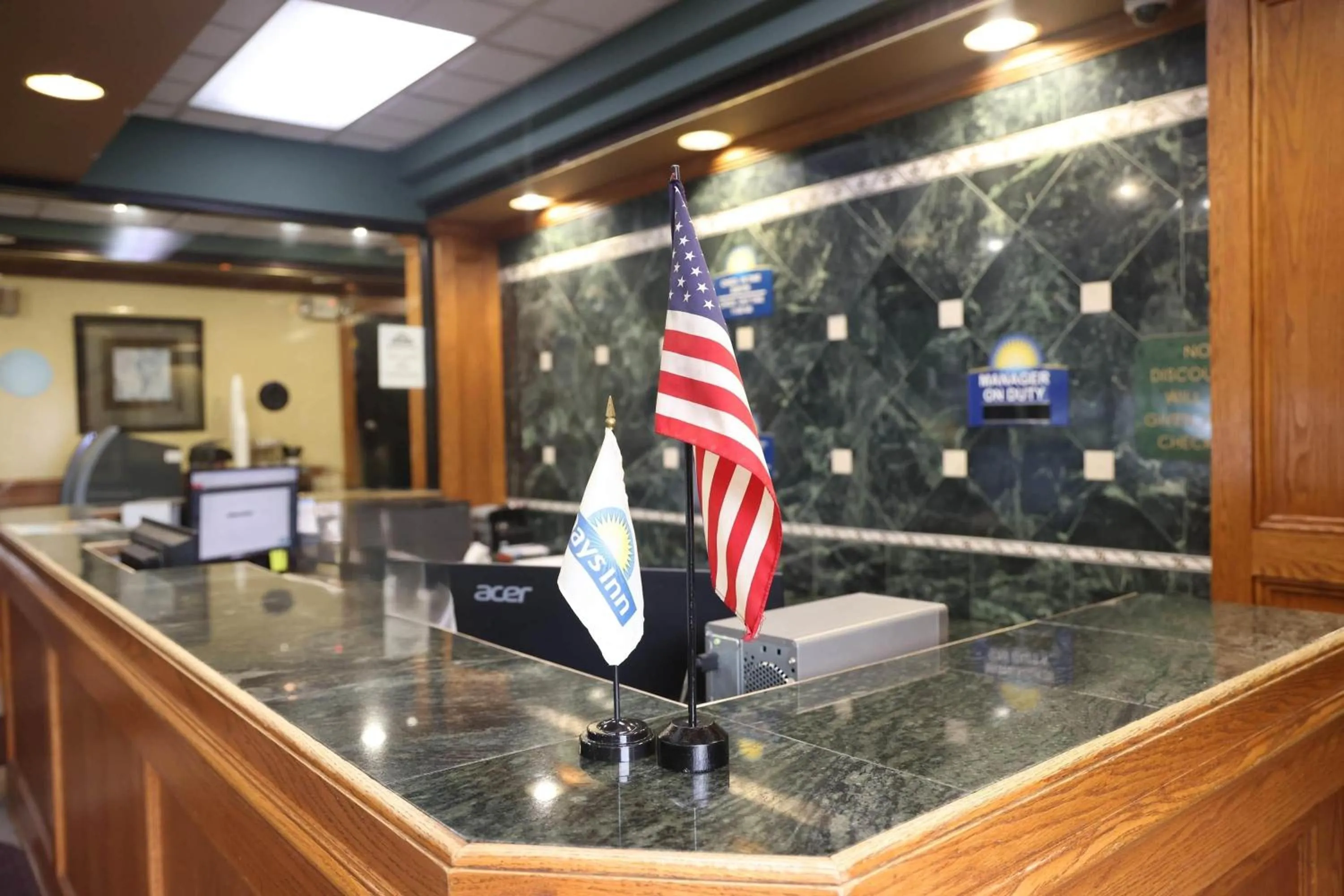 Lobby or reception in Days Inn by Wyndham Pittsburgh