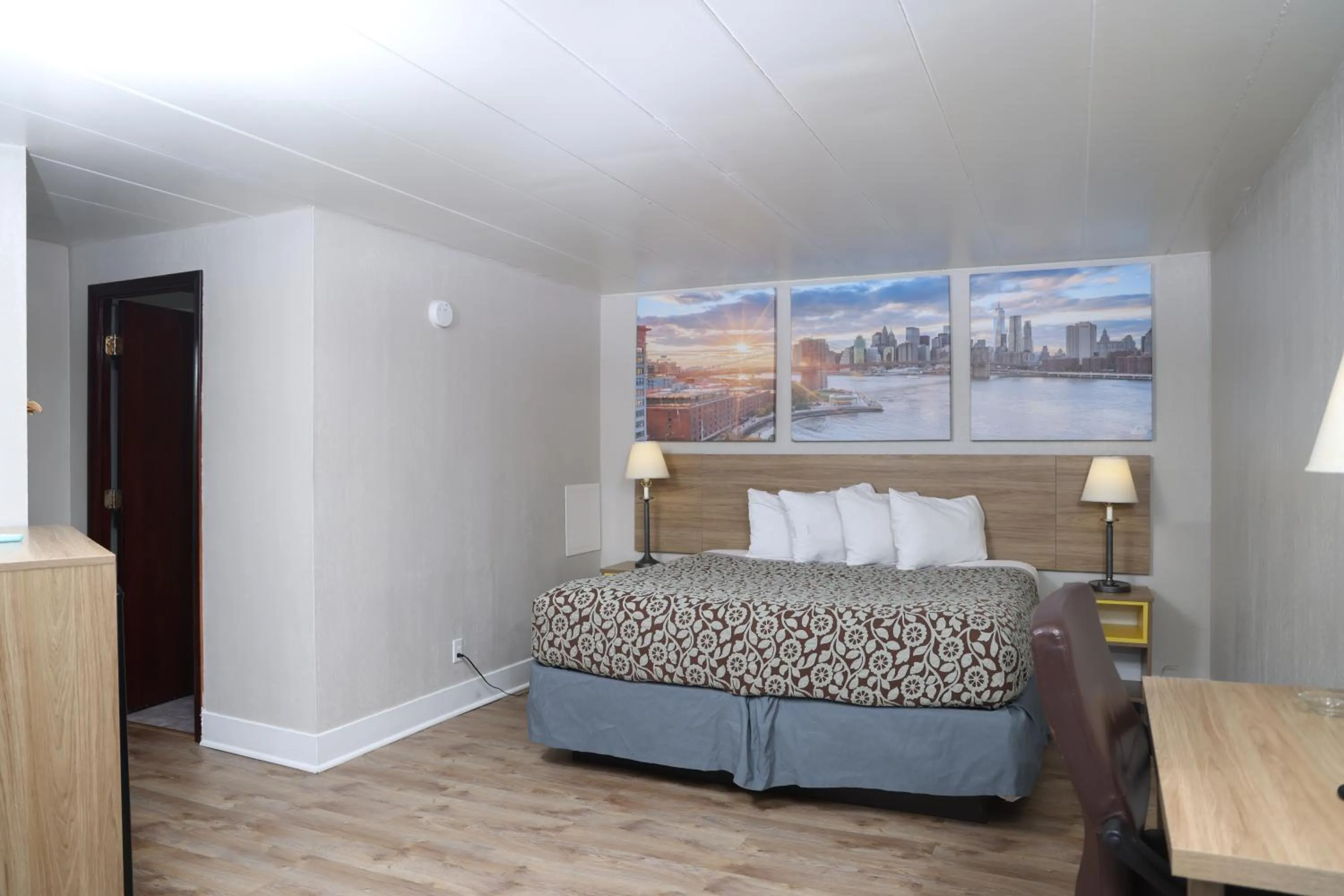 Bed in Days Inn by Wyndham Pittsburgh