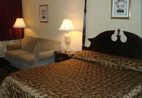 Bed in Cedars Inn Lewiston