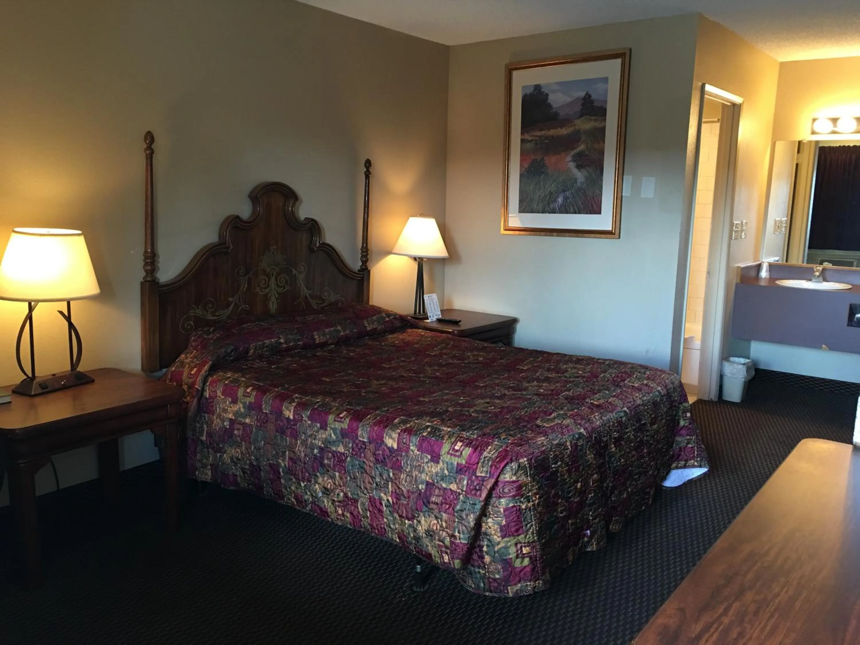 Photo of the whole room, Bed in Cedars Inn Lewiston