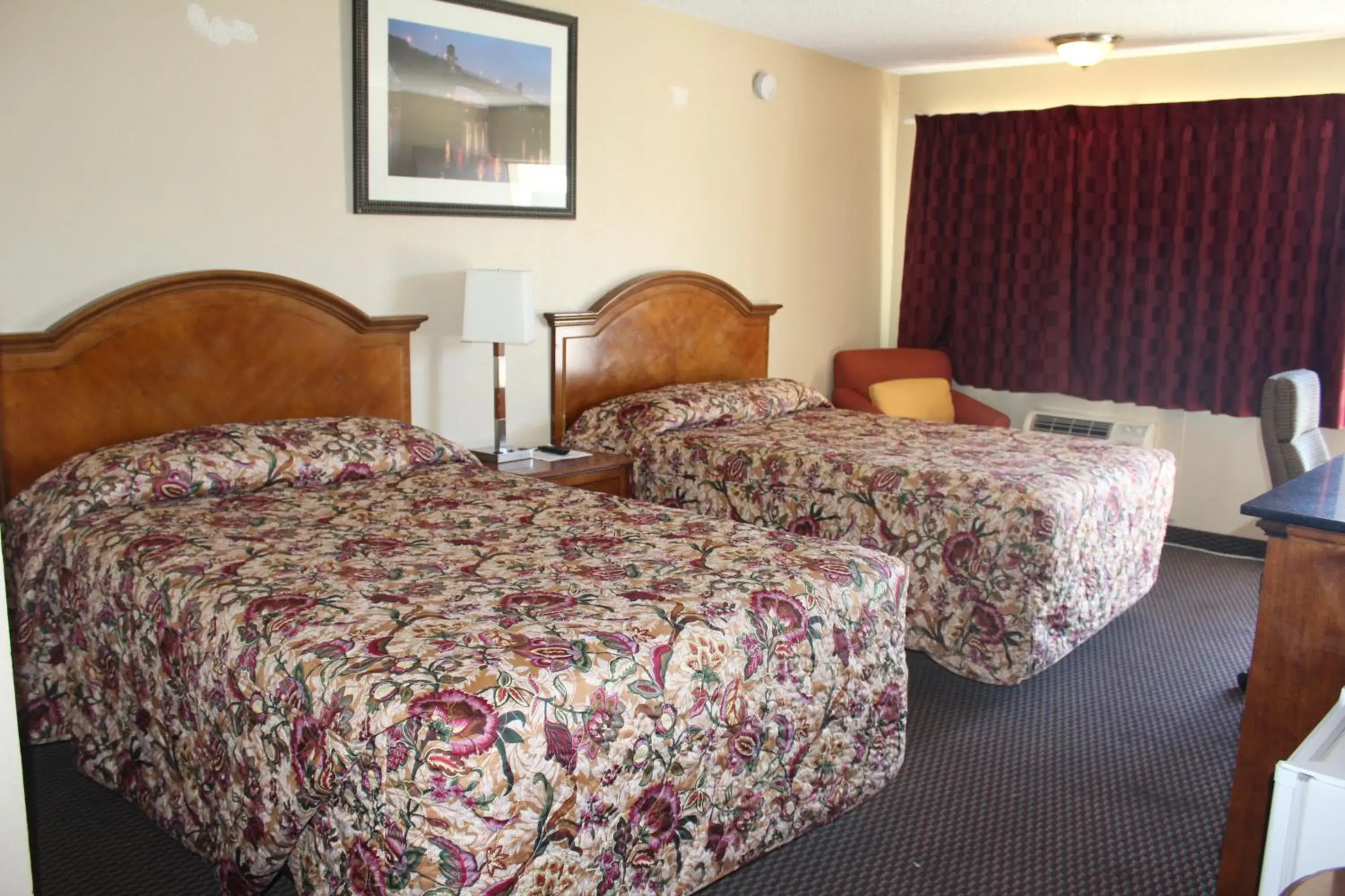 Bed in Cedars Inn Lewiston