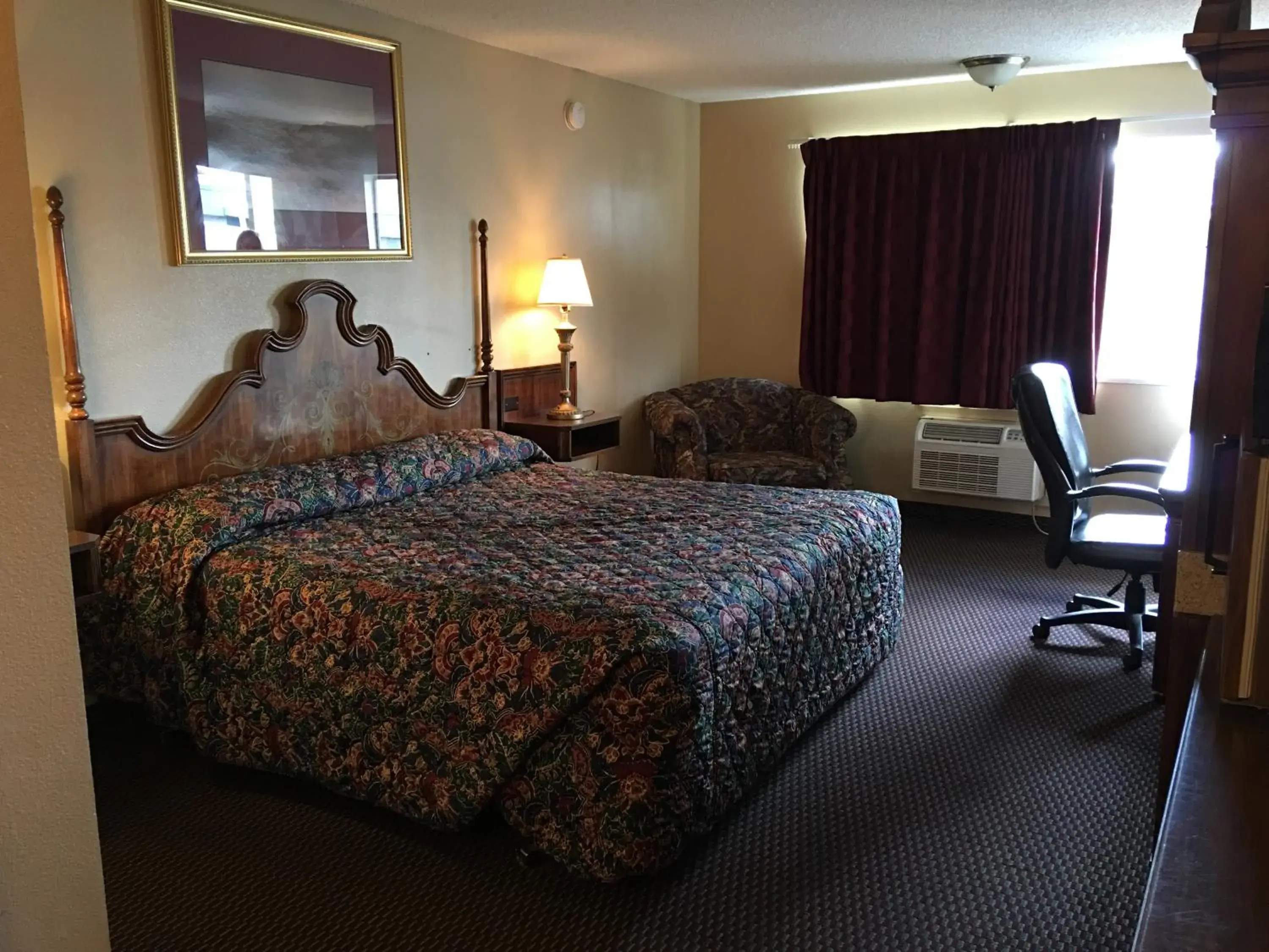 Photo of the whole room, Bed in Cedars Inn Lewiston