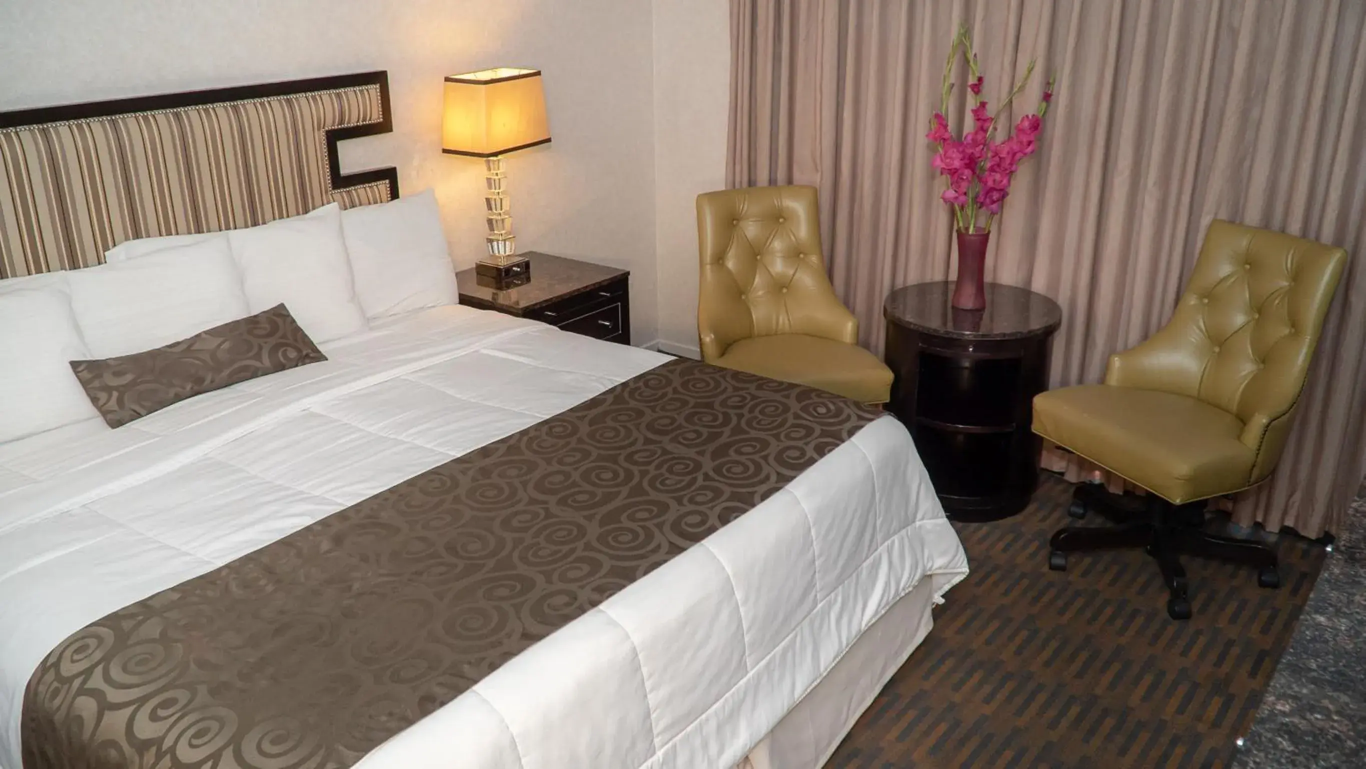 Bed in San Simeon Lodge Bed in San Simeon Lodge