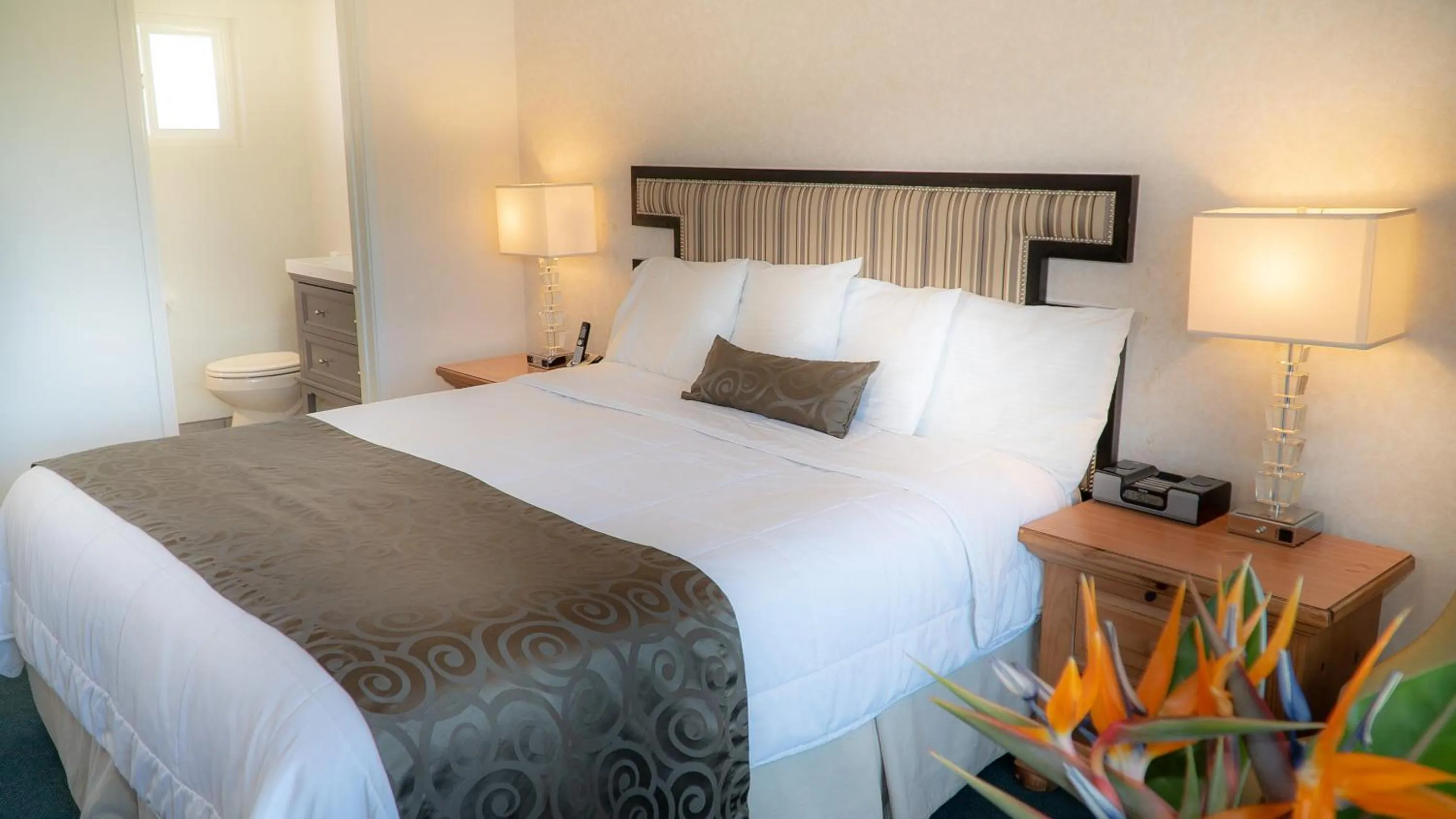 Bed in San Simeon Lodge