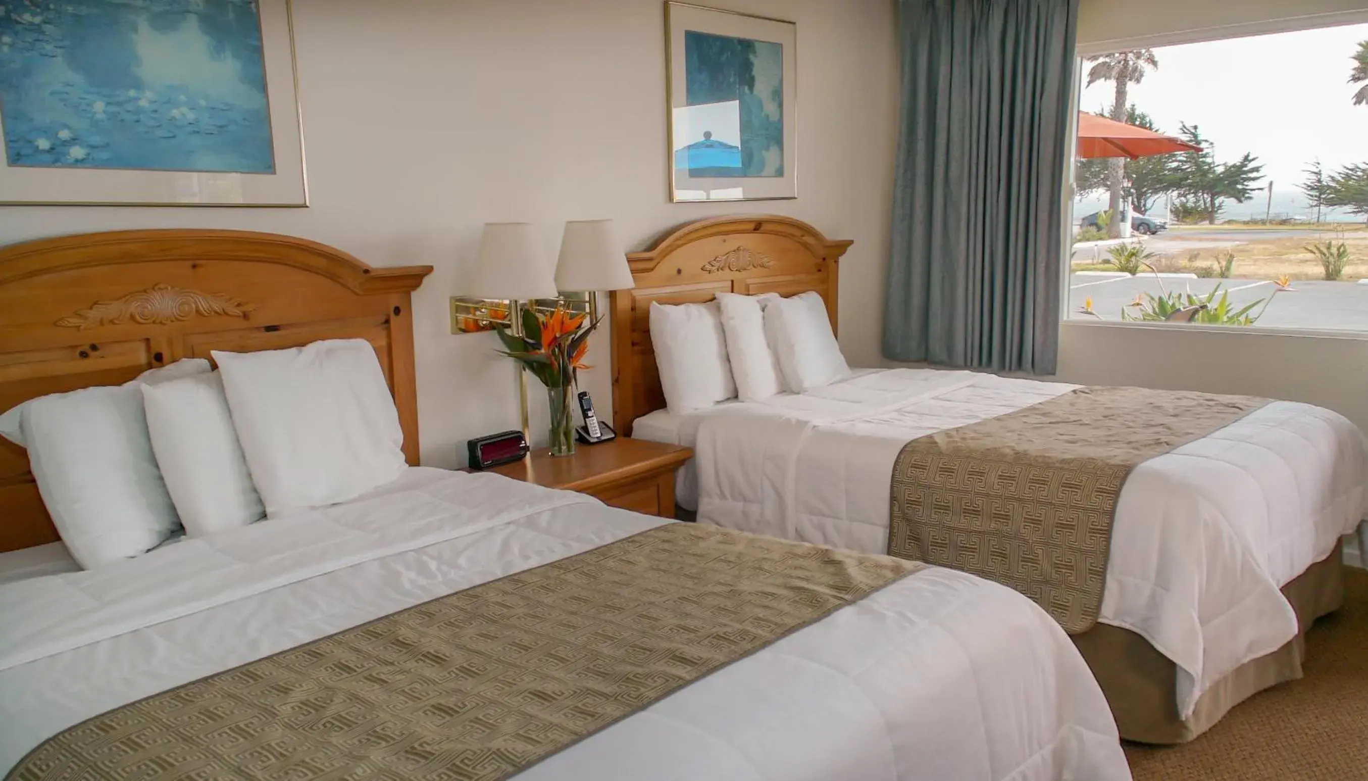 Bed in San Simeon Lodge Bed in San Simeon Lodge