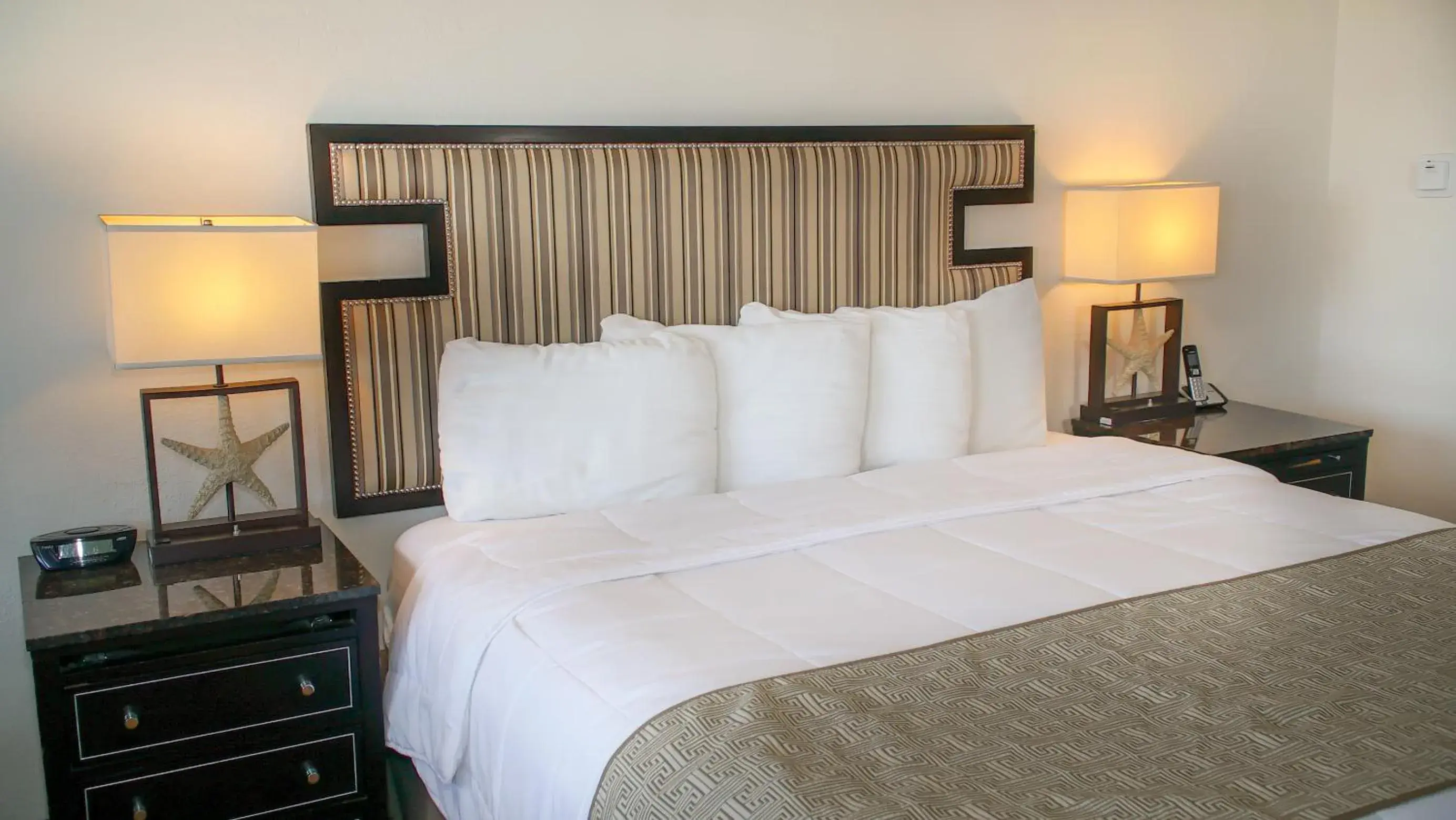 Bed in San Simeon Lodge Bed in San Simeon Lodge