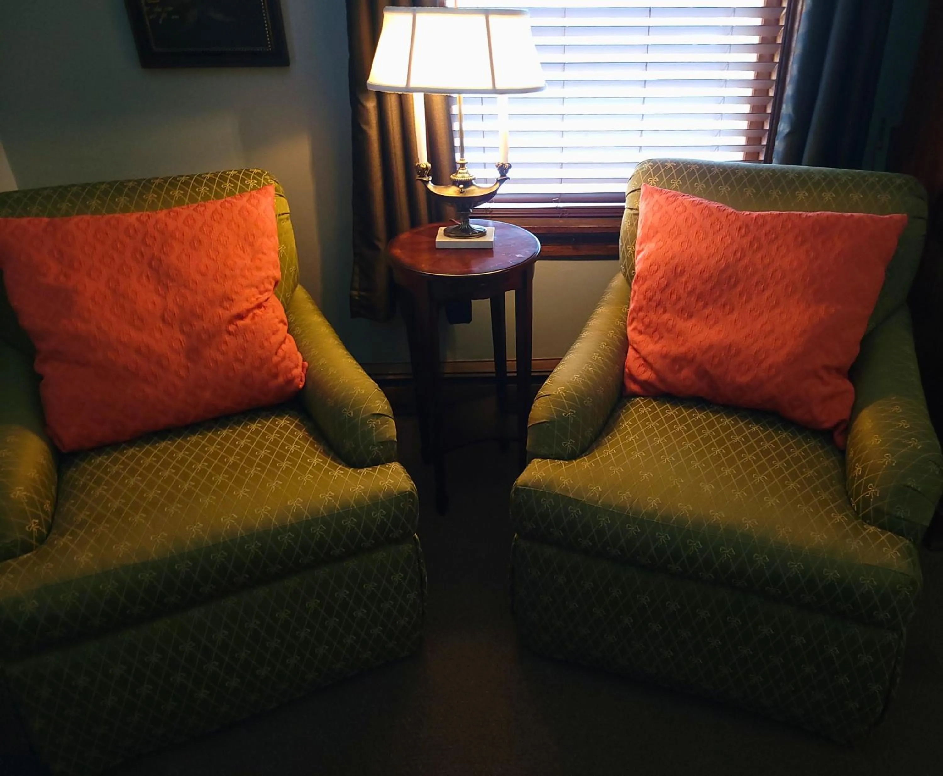 Seating area in Altland House Inn & Suites