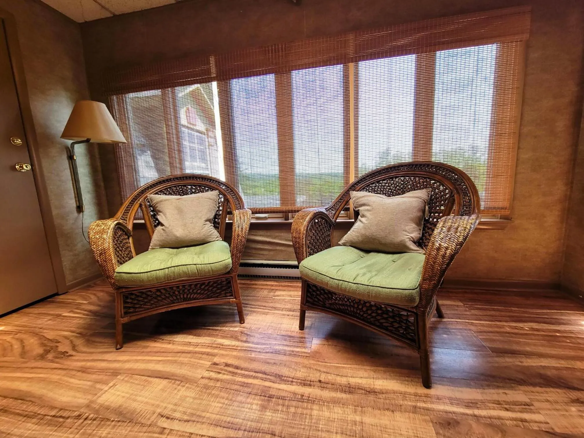 Seating area in Altland House Inn & Suites