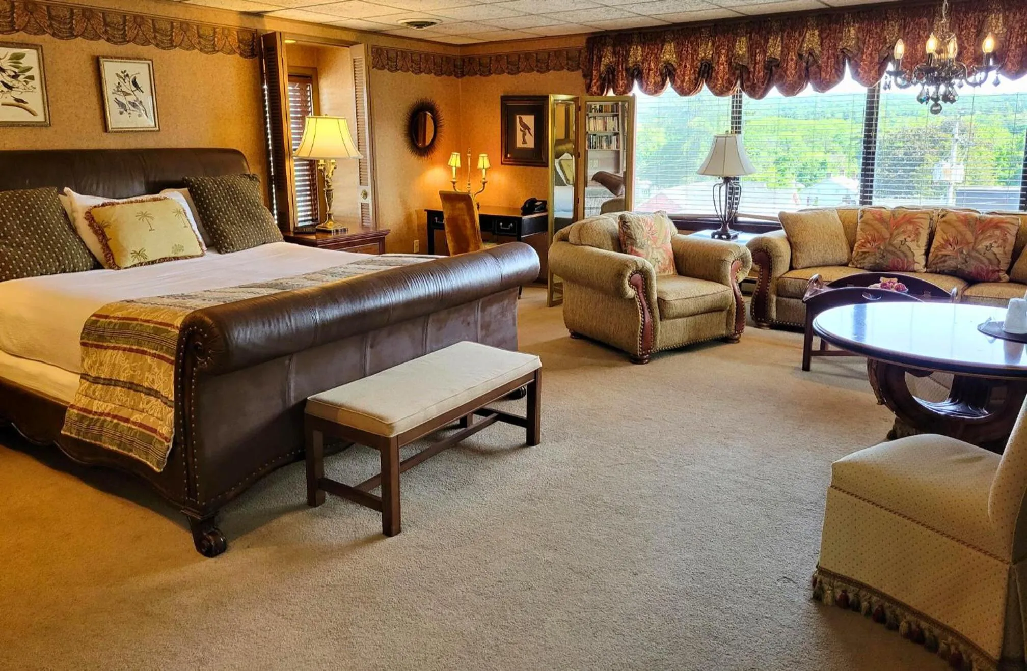 Bed in Altland House Inn & Suites