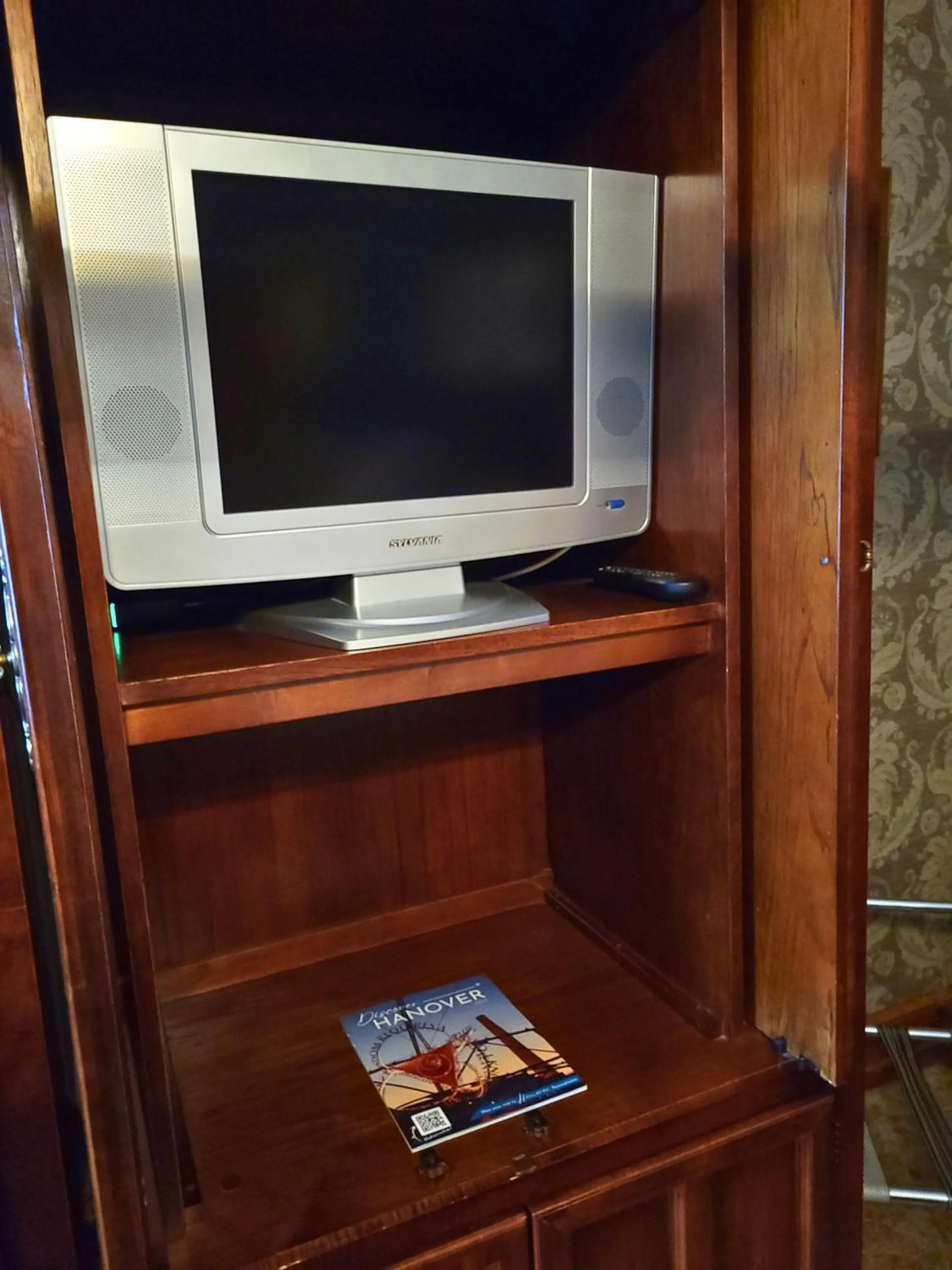 TV and multimedia in Altland House Inn & Suites