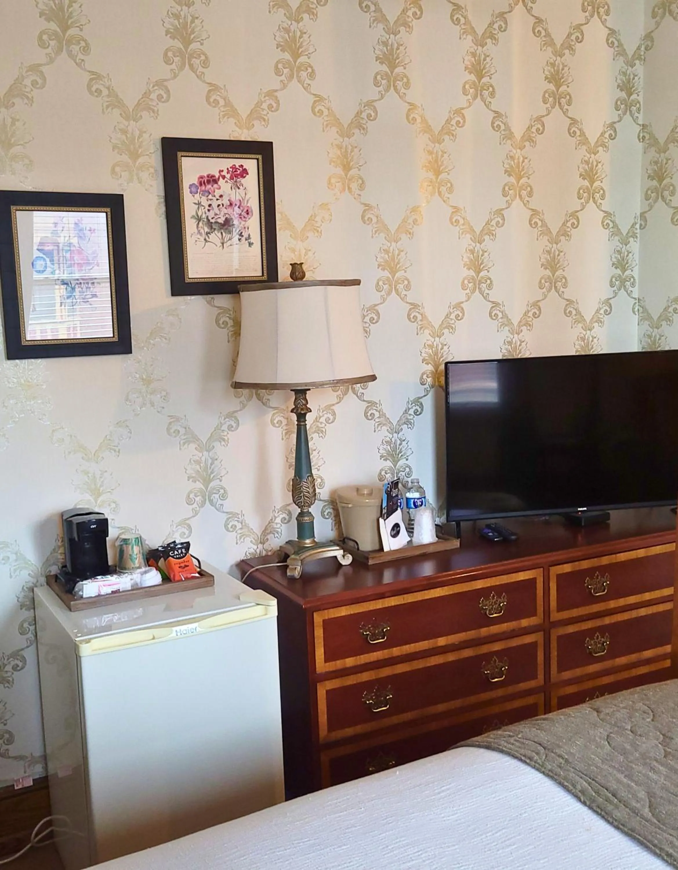 TV and multimedia, Bed in Altland House Inn & Suites