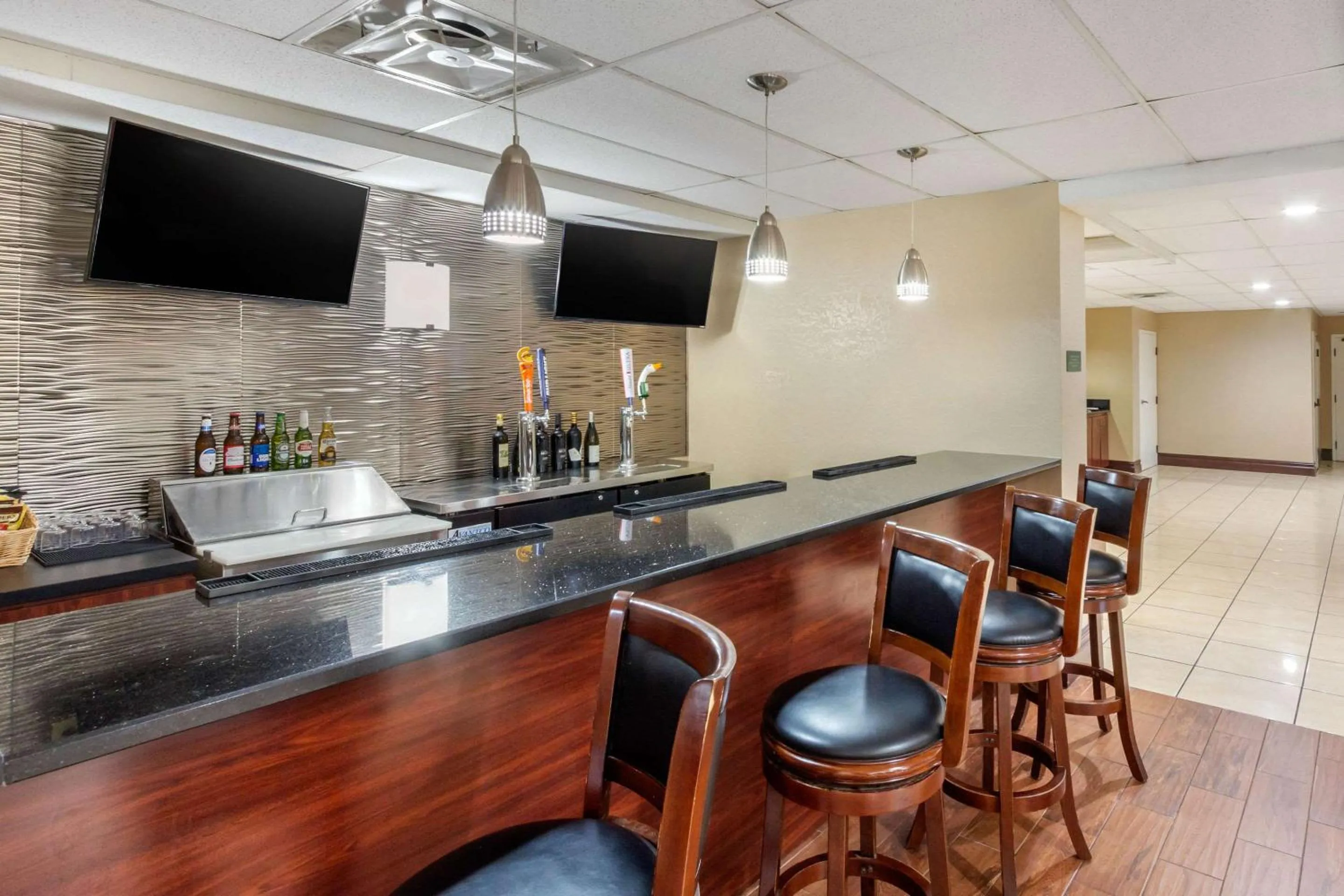 Restaurant/places to eat in Comfort Inn St Petersburg North