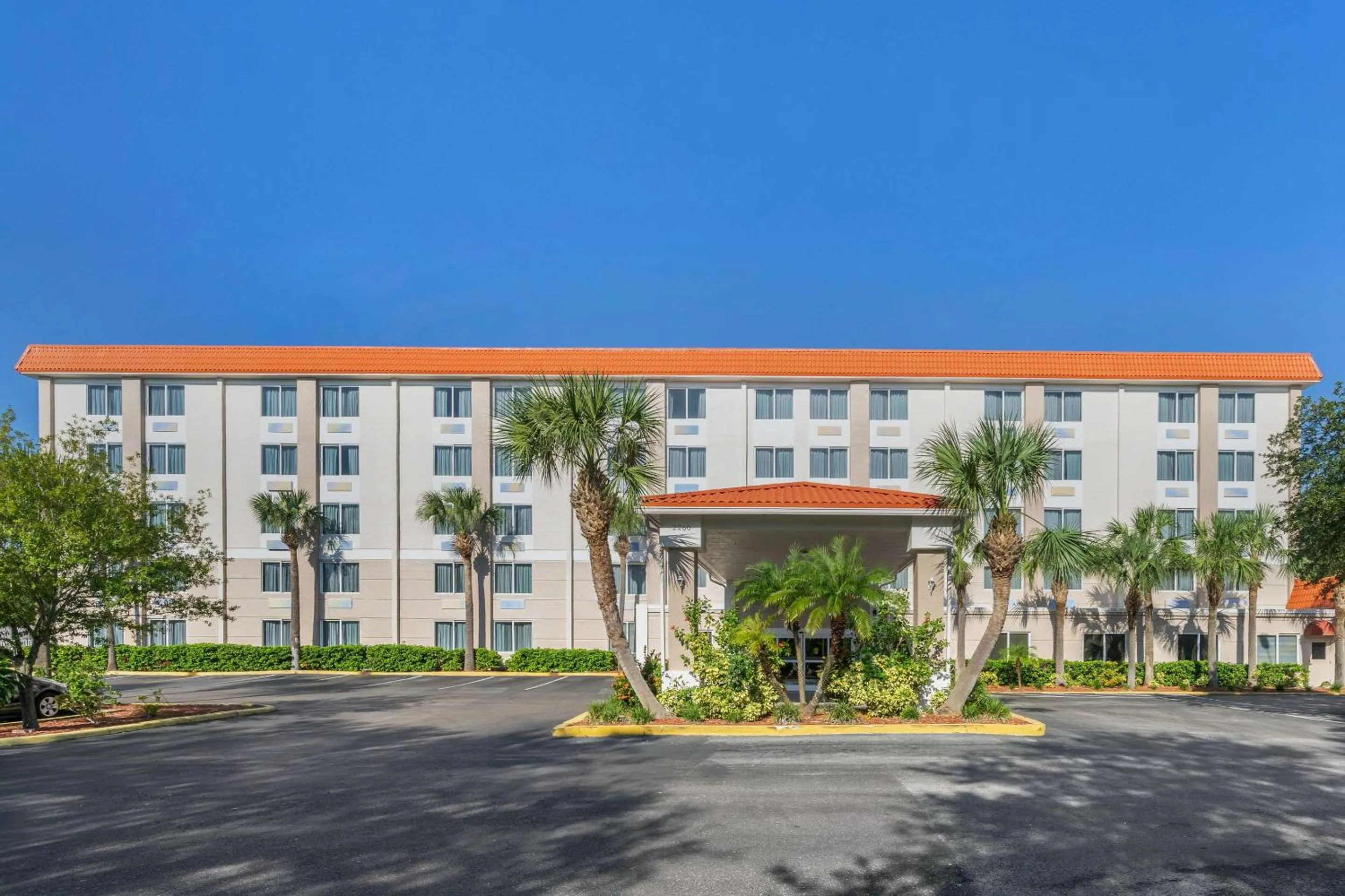 Property building in Comfort Inn St Petersburg North