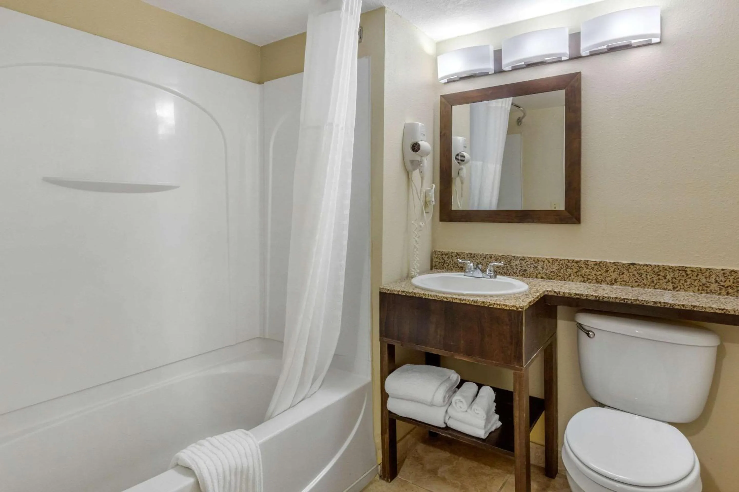 Bedroom in Comfort Inn St Petersburg North