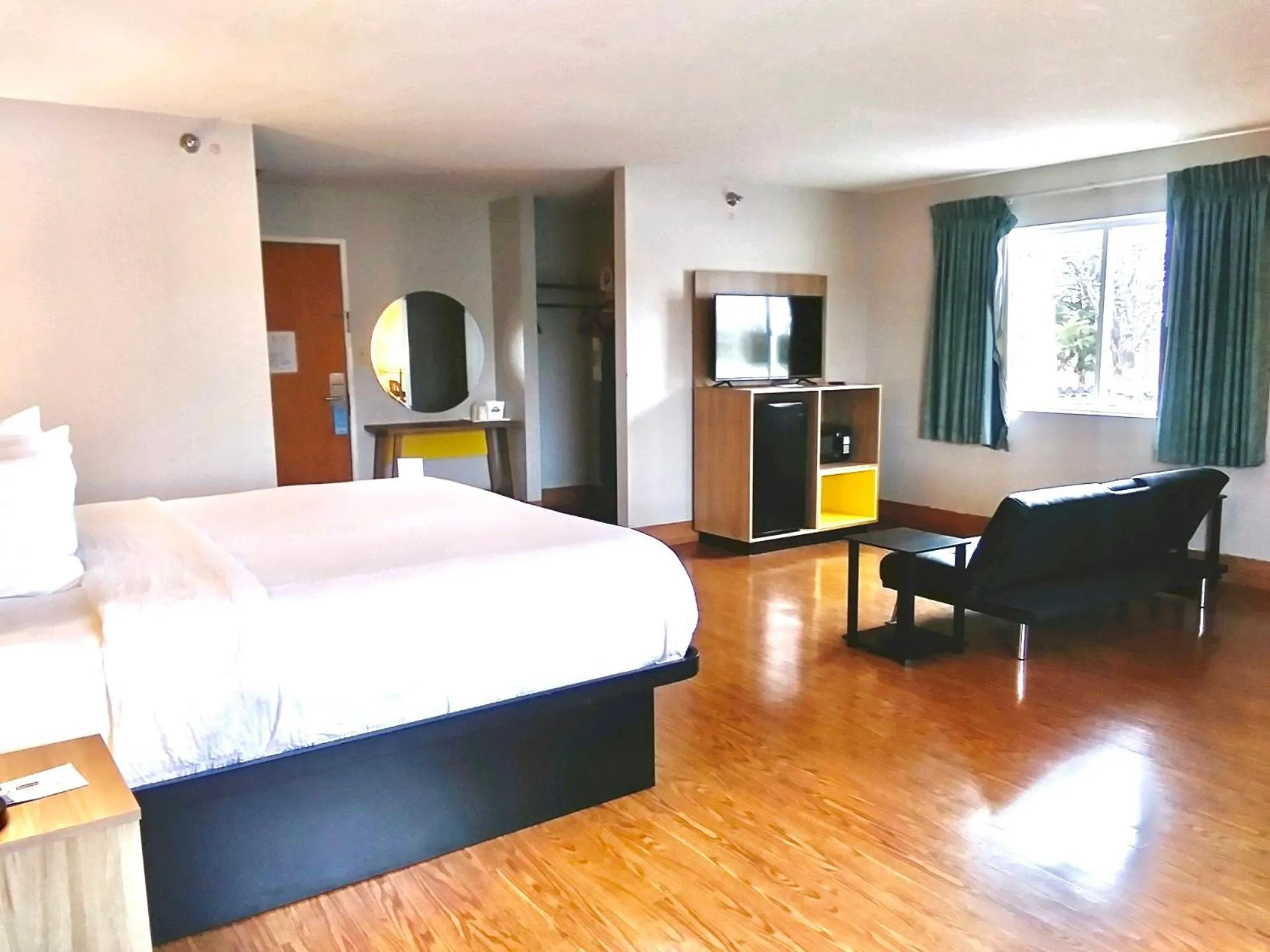 Bedroom, Bed in Days Inn by Wyndham Osage Beach Lake of the Ozarks