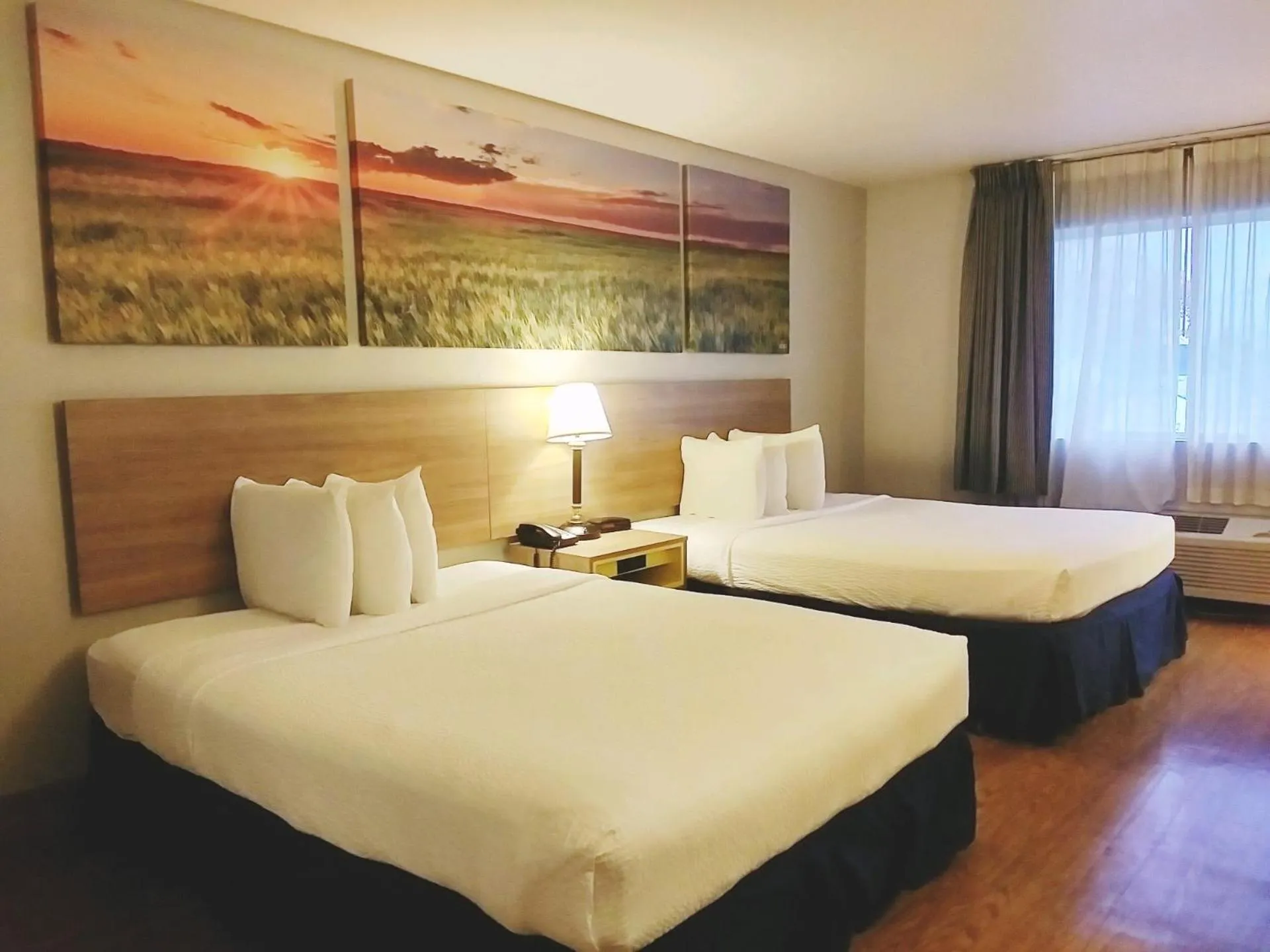 Bedroom, Bed in Days Inn by Wyndham Osage Beach Lake of the Ozarks