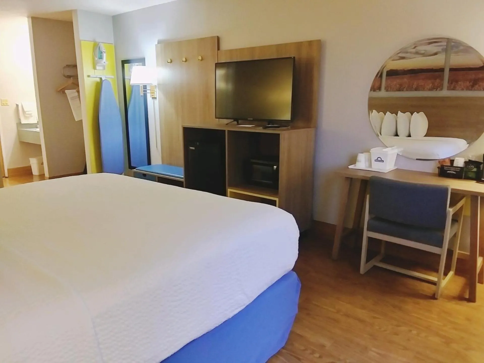 Bedroom, Bed in Days Inn by Wyndham Osage Beach Lake of the Ozarks