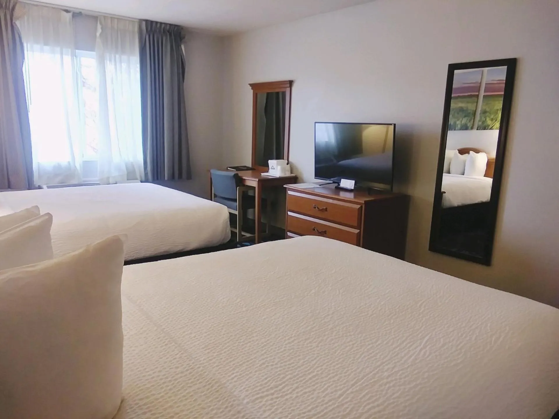 Bedroom, Bed in Days Inn by Wyndham Osage Beach Lake of the Ozarks