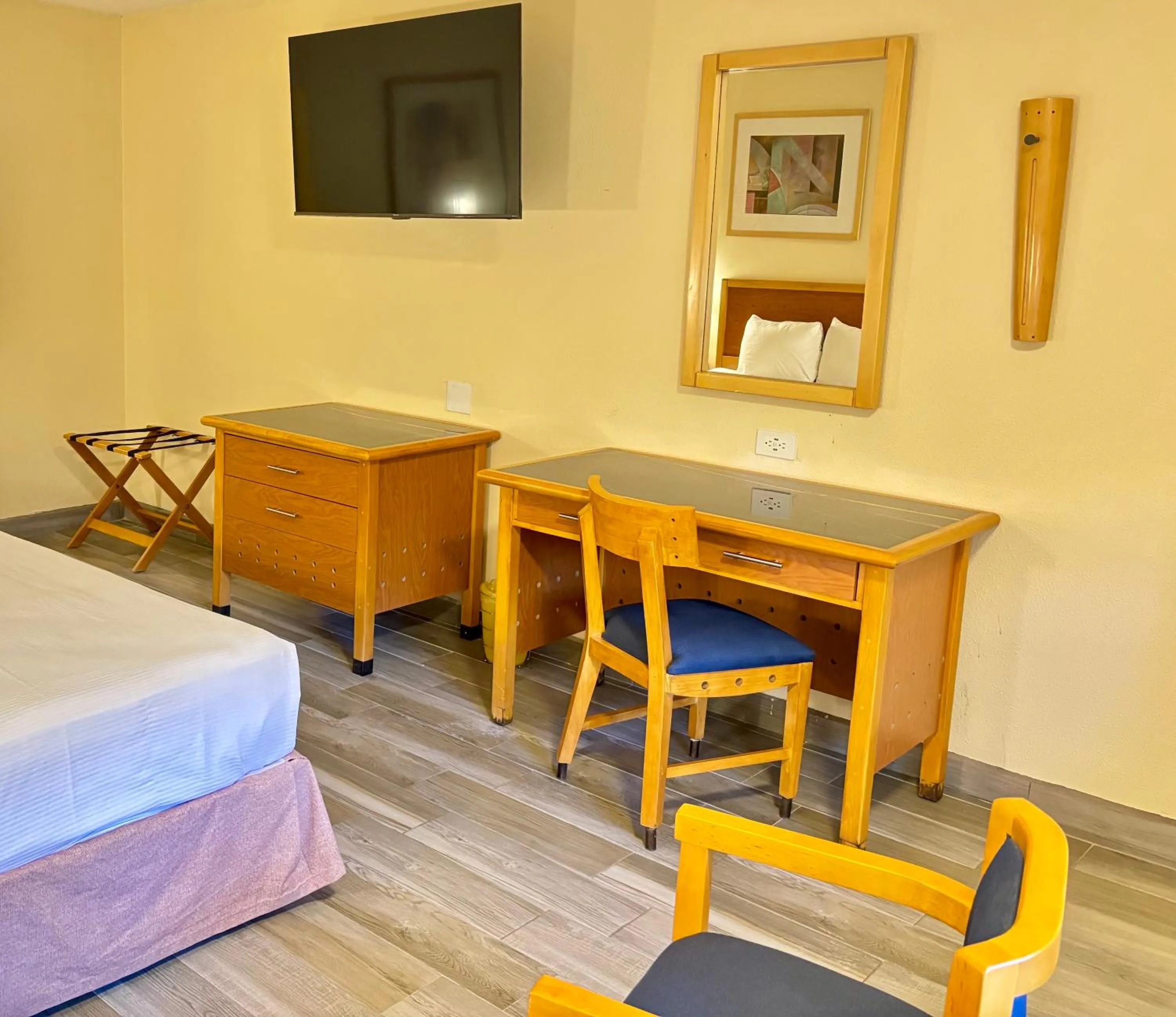 TV and multimedia, Bed in Hotel Colonial Ciudad Juarez