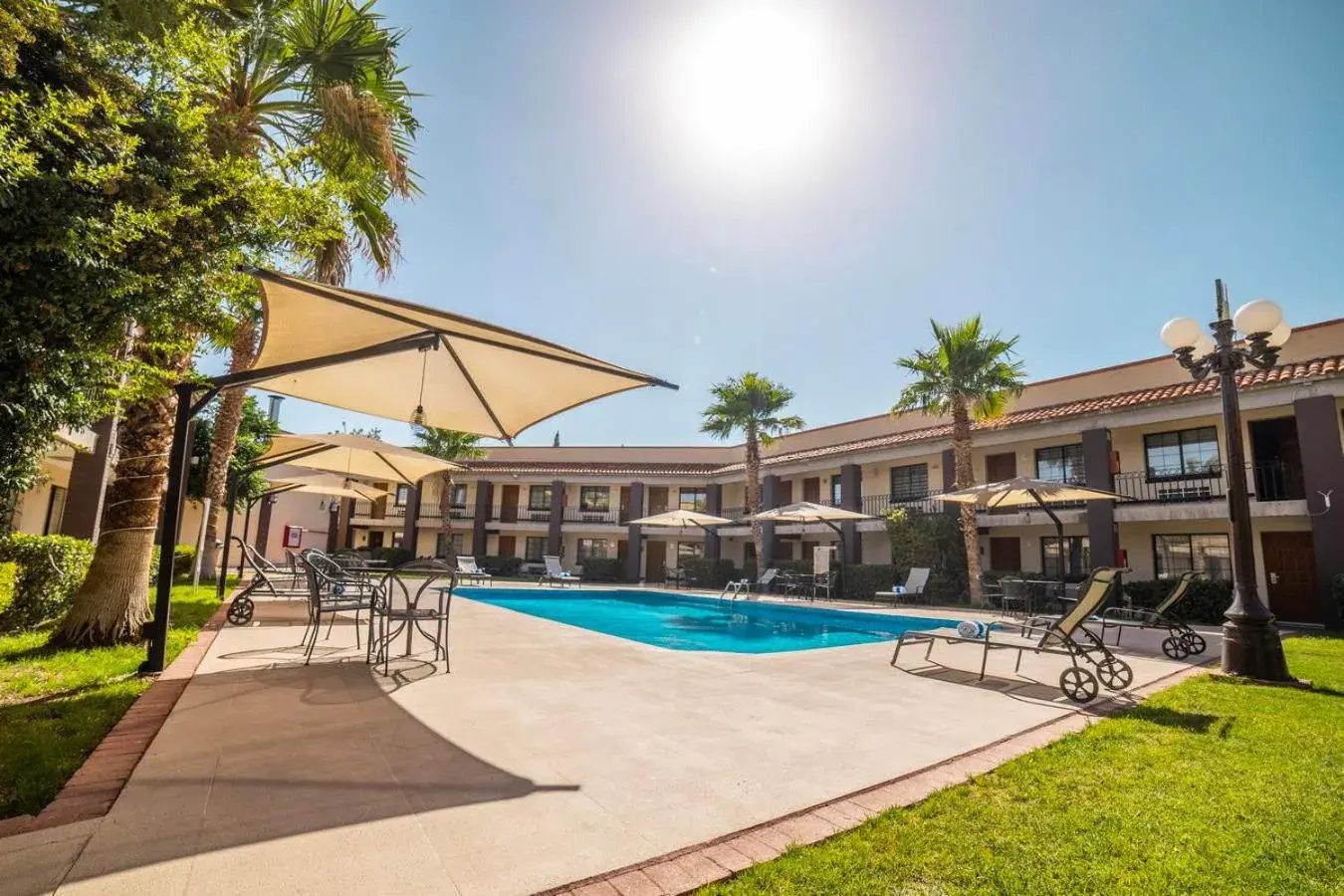 Swimming pool in Hotel Colonial Ciudad Juarez Swimming pool in Hotel Colonial Ciudad Juarez