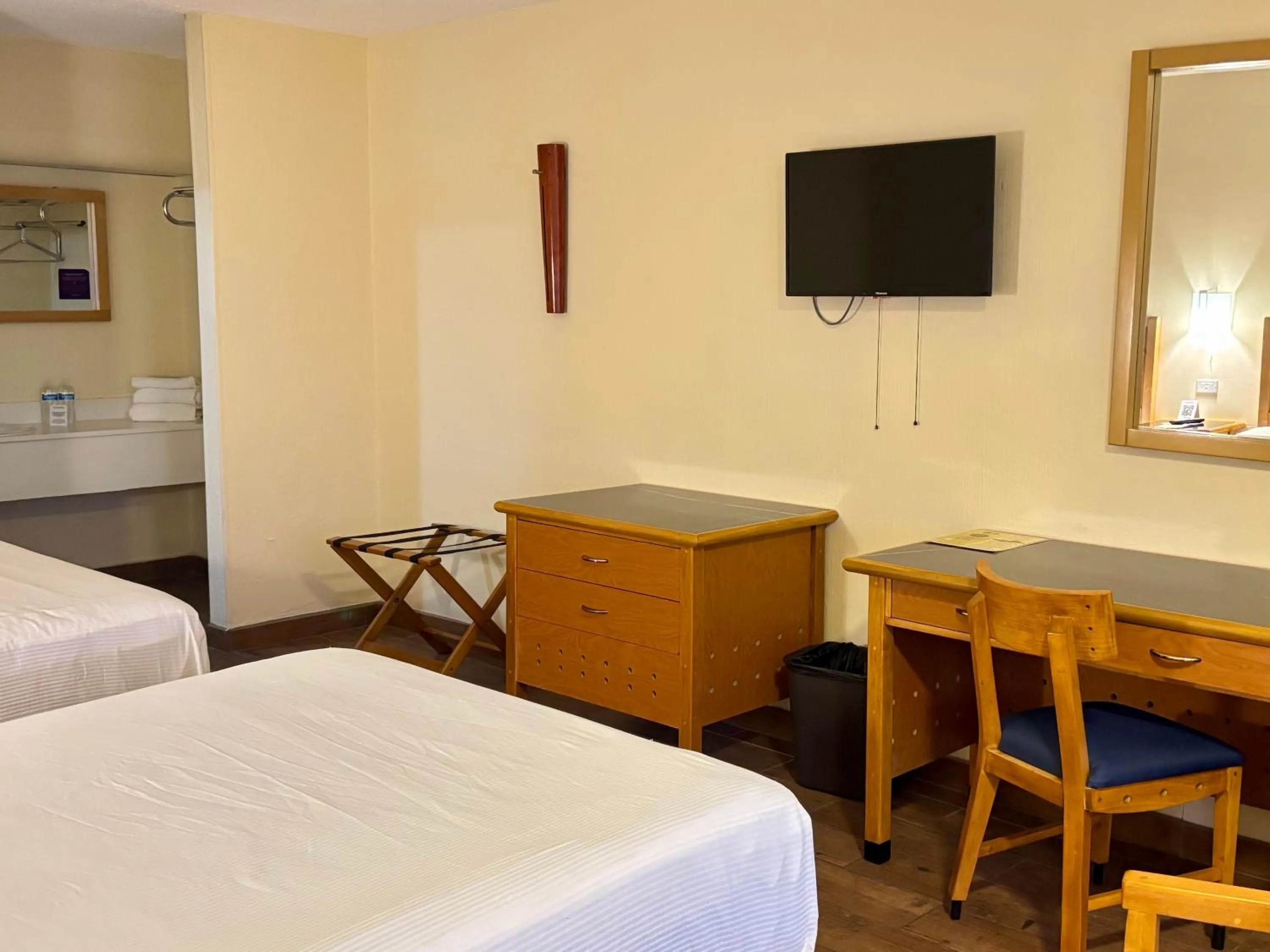 Bed in Hotel Colonial Ciudad Juarez