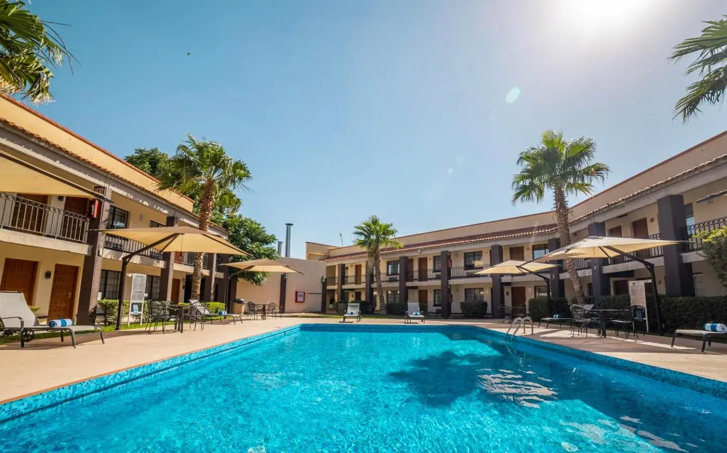 Swimming pool in Hotel Colonial Ciudad Juarez Swimming pool in Hotel Colonial Ciudad Juarez