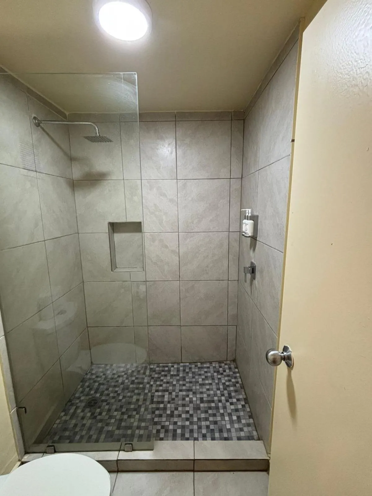 Shower in Hotel Colonial Ciudad Juarez