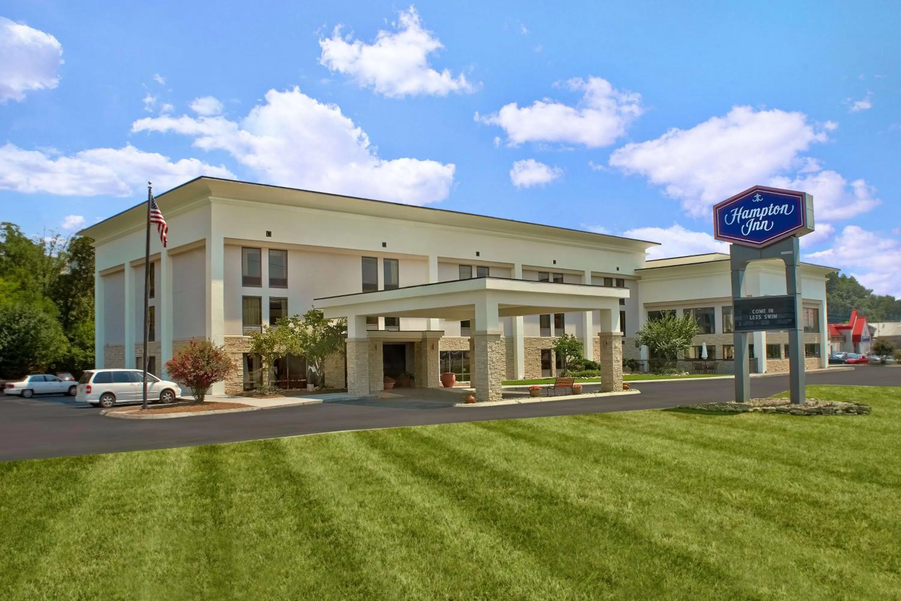Property building in Hampton Inn Sevierville