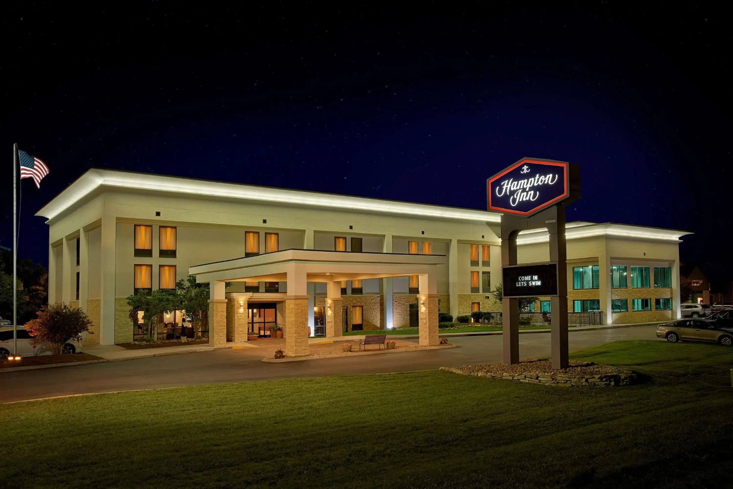 Property building in Hampton Inn Sevierville Property building in Hampton Inn Sevierville