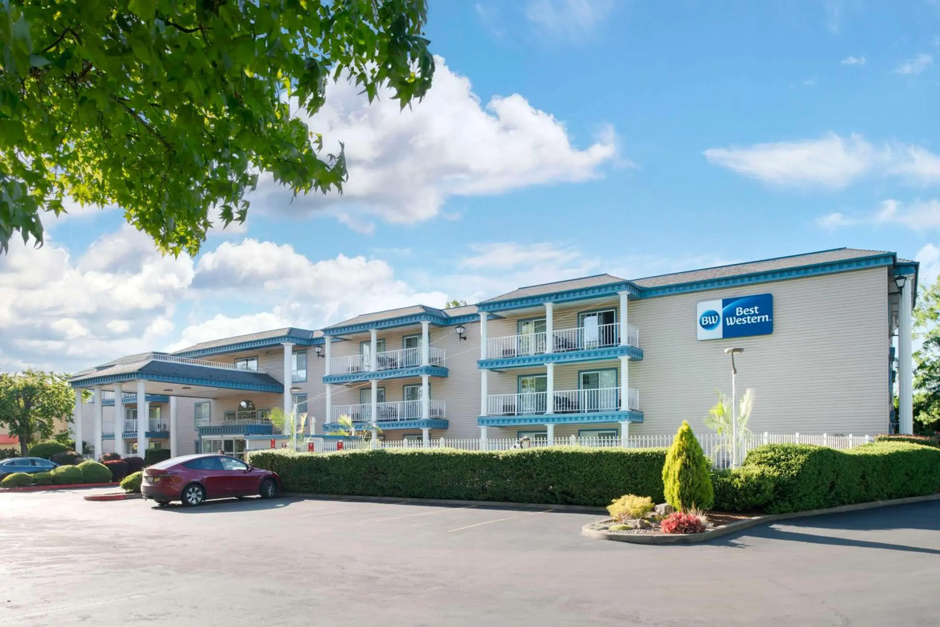 Property building in Best Western Corvallis Property building in Best Western Corvallis